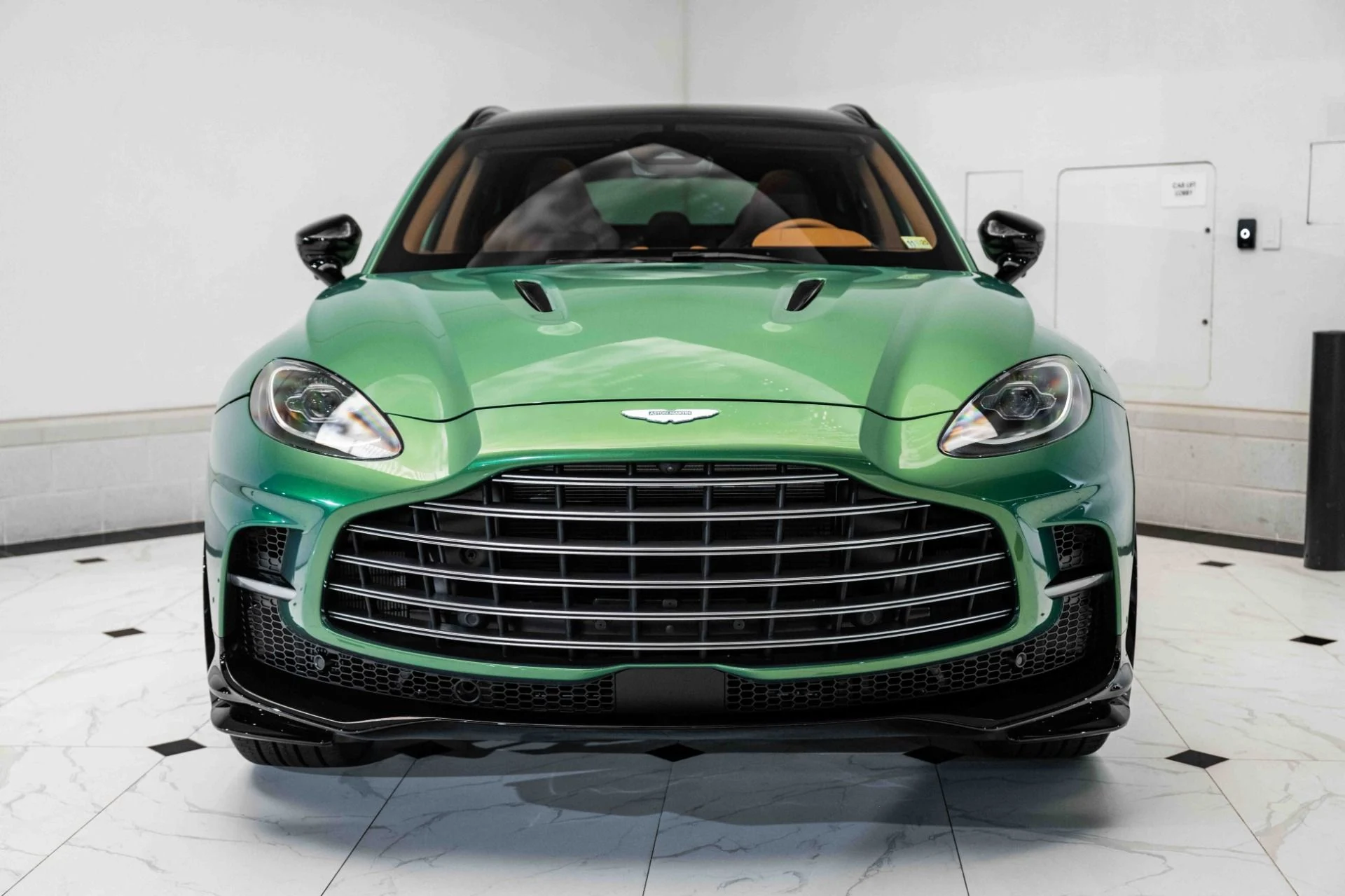 mph006_3006377820_Used_2025_Aston_Martin_DBX_707_1730812755_f2c9c91d9c