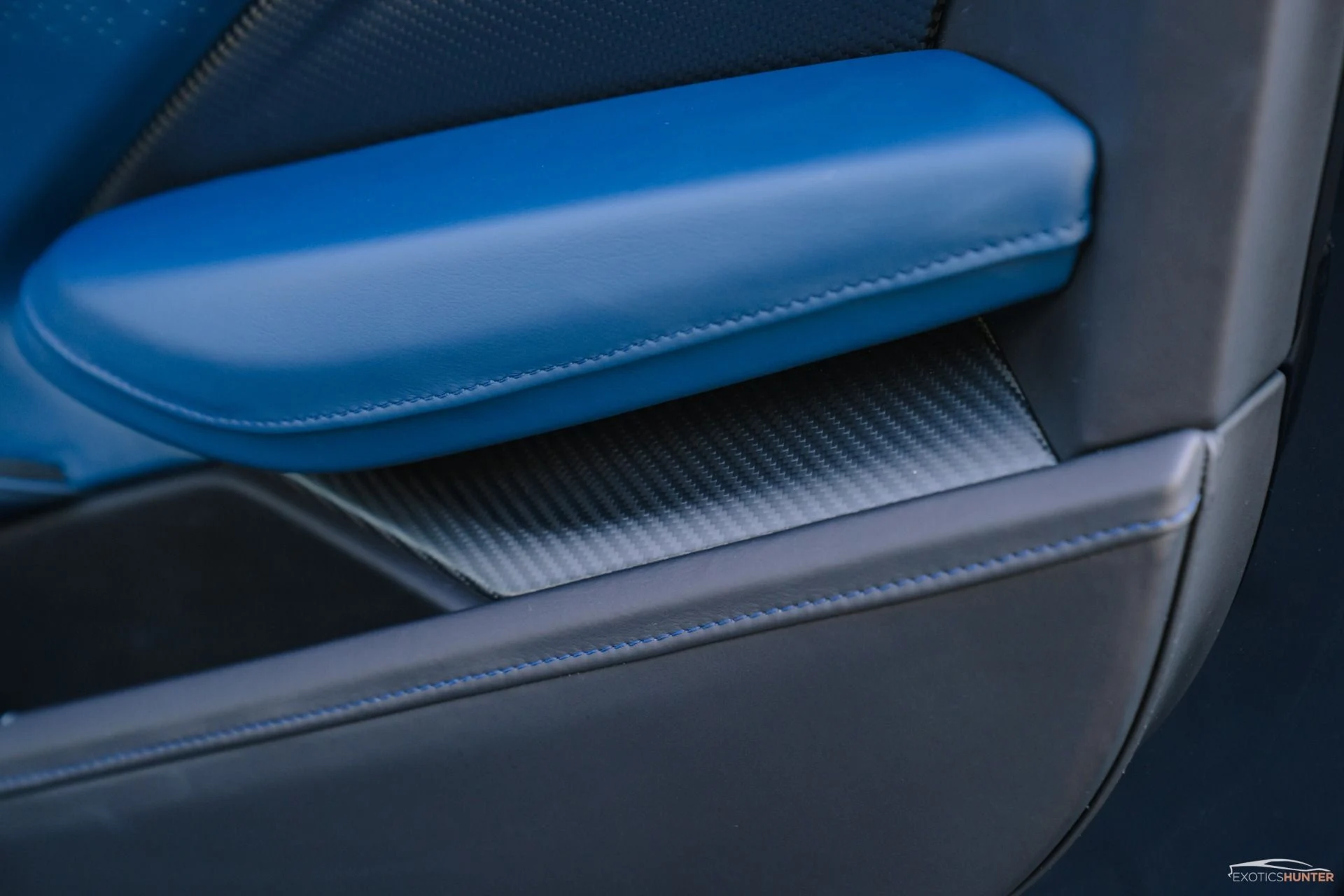 mph006_301054796_Used_2019_Aston_Martin_Vantage_1753929361_168d5d9f4e