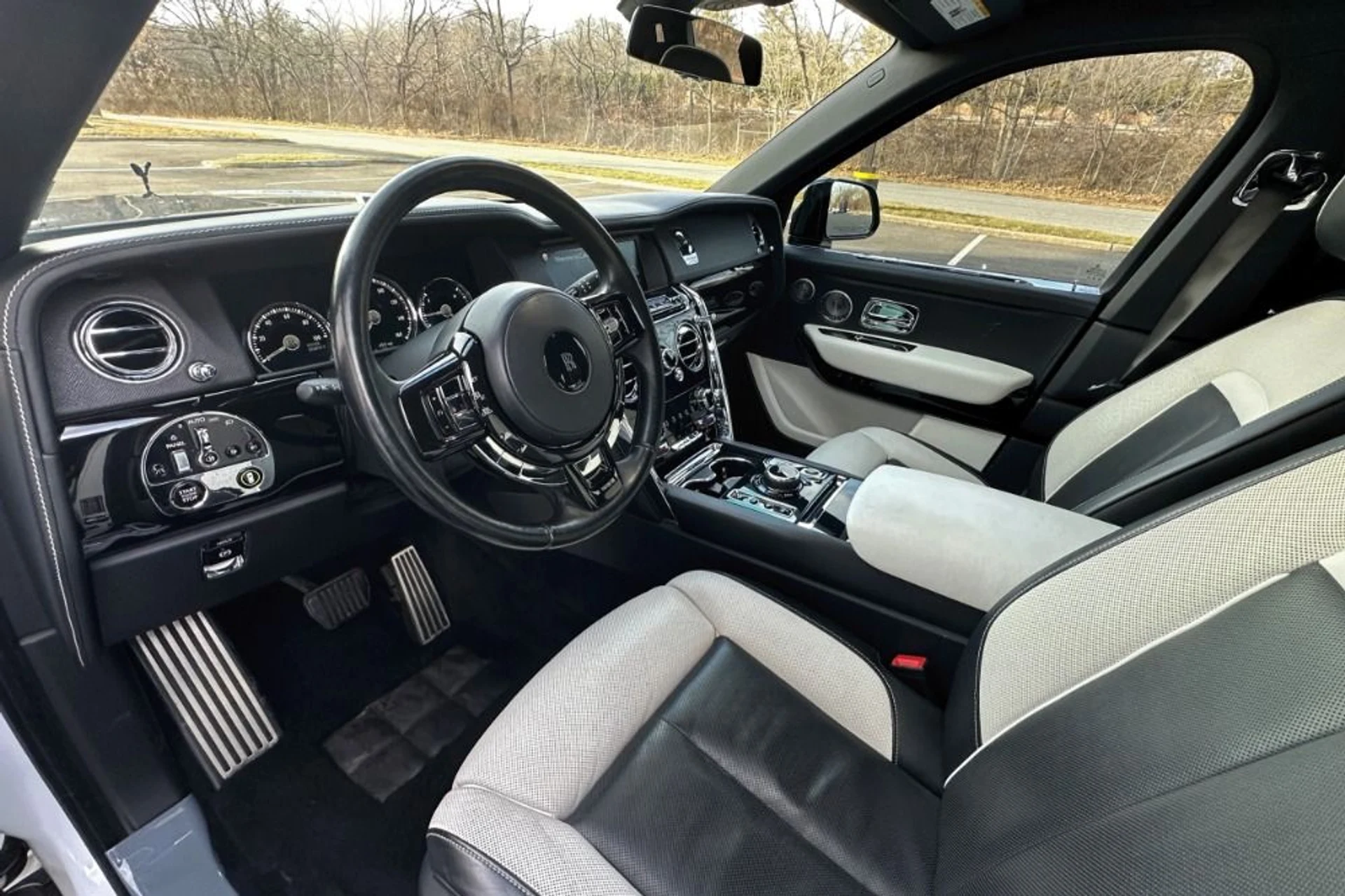 mph006_3021055026_Used_2021_Rolls_Royce_Cullinan_1768907327_9488debfbf