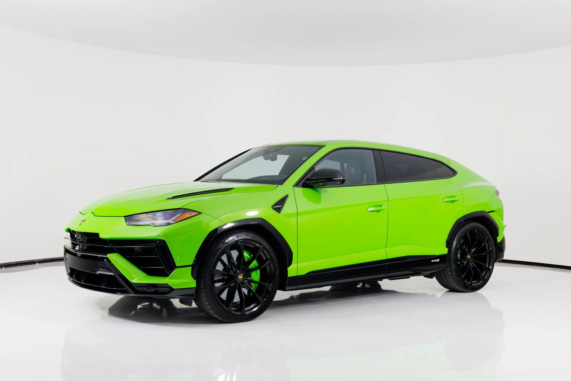 mph006_3023733709_Used_2023_Lamborghini_Urus_S_1769555052_06b0e490a4