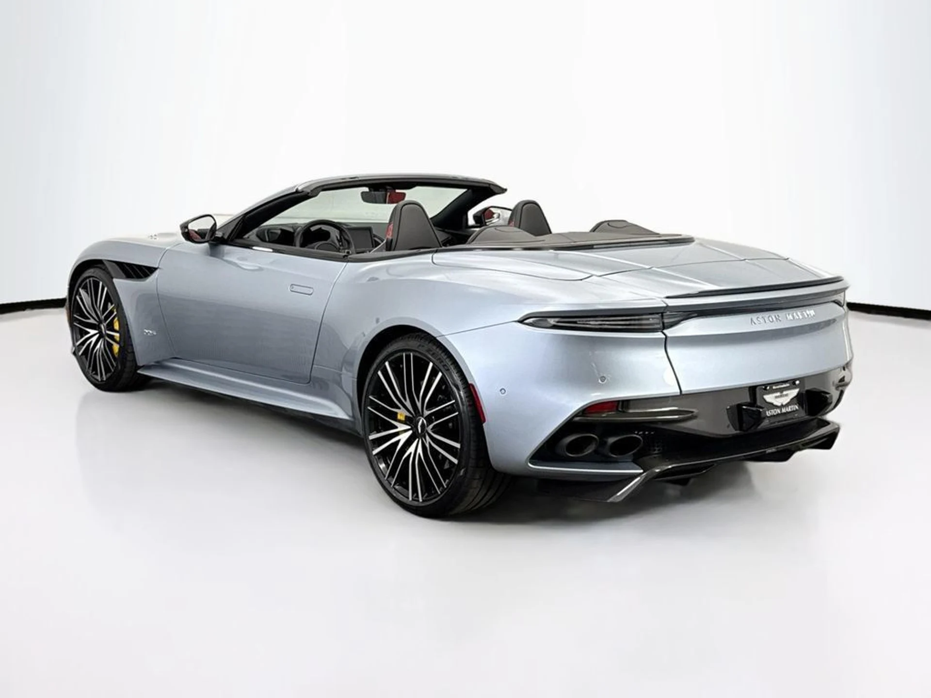 mph006_3024274612_used_2021_aston_martin_dbs_superleggeravolante_8119_22994396_7_1024_8bd0ce87bc