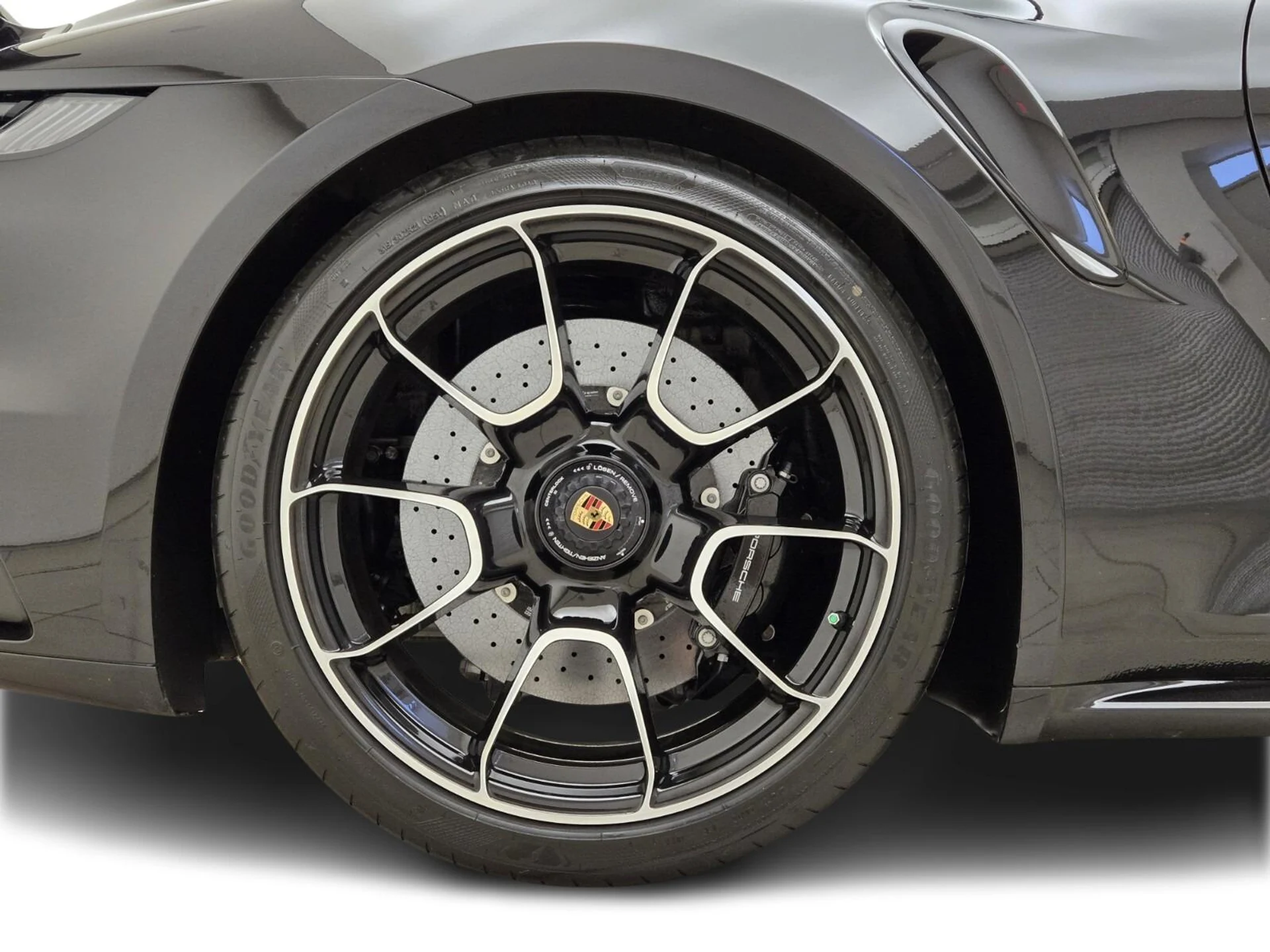 mph006_3026659581_Used_2023_Porsche_911_Turbo_1759820619_21e20dddef