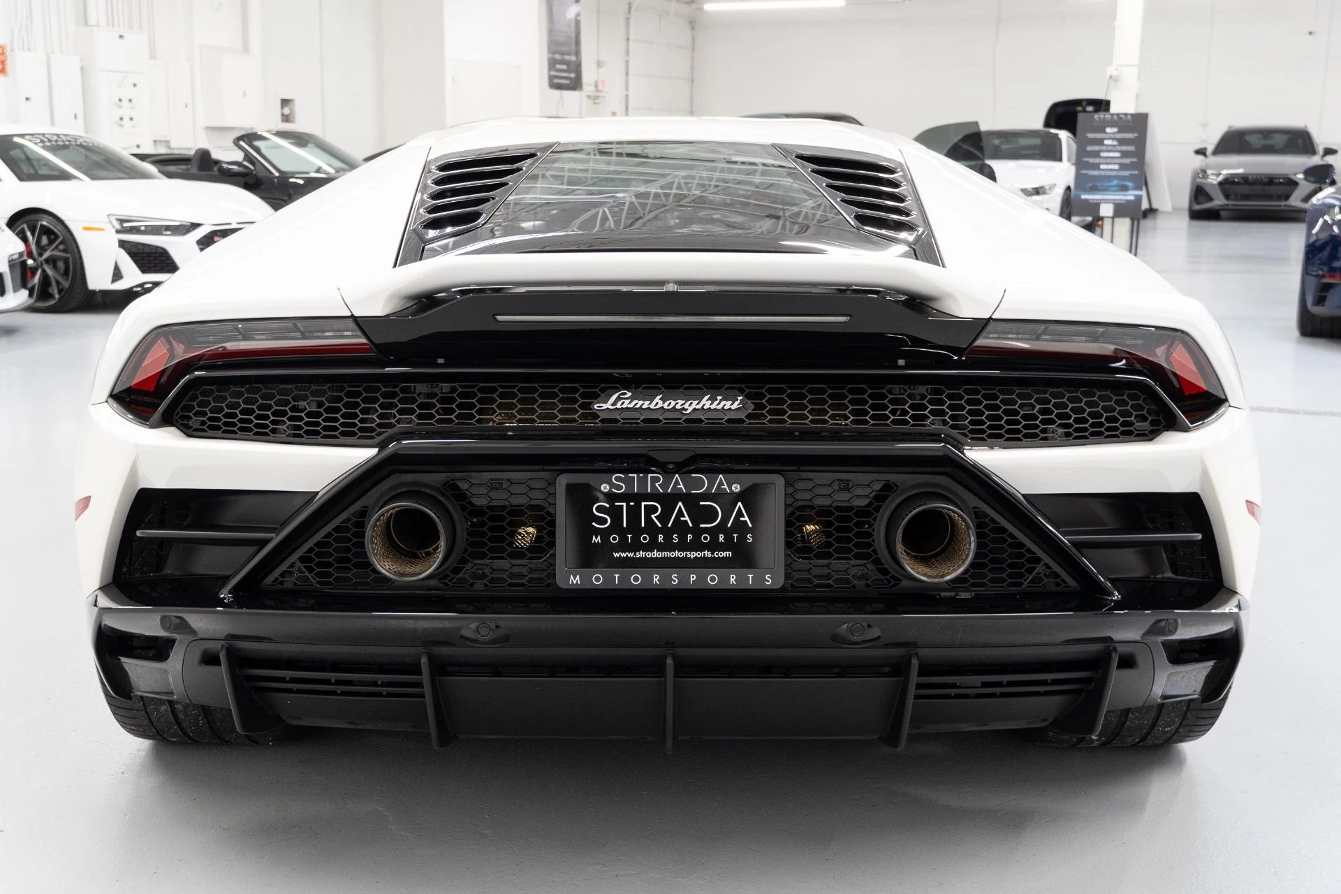 mph006_3028462352_Used_2020_Lamborghini_Huracan_EVO_1763065960_e4166f6505