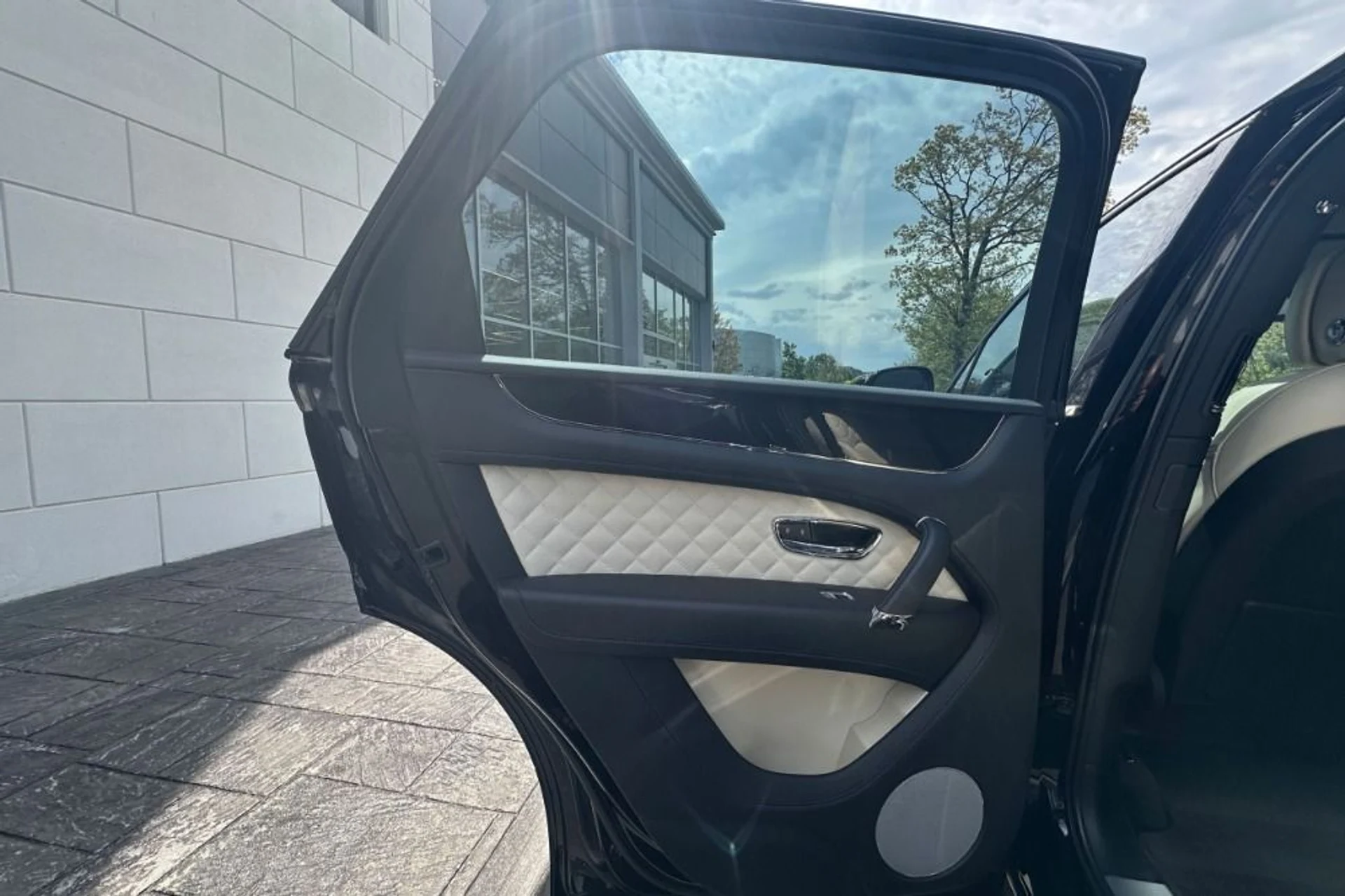 mph006_3036828352_Used_2019_Bentley_Bentayga_V8_1778775400_86eba50fcf