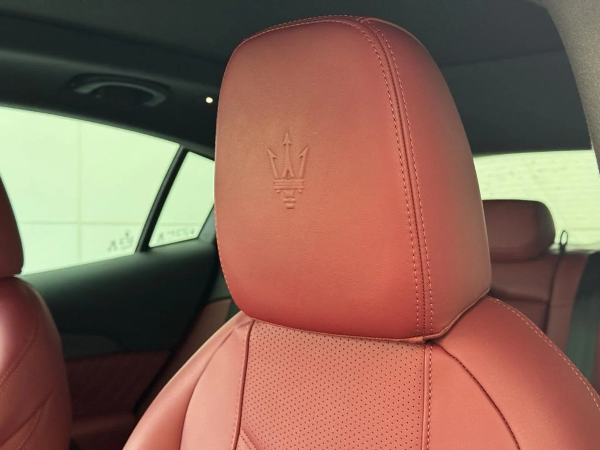 mph006_3050599318_wn4z_WW_Zp_o1n_Parig_D_Mr_Ls_At_JLI_24047d8450