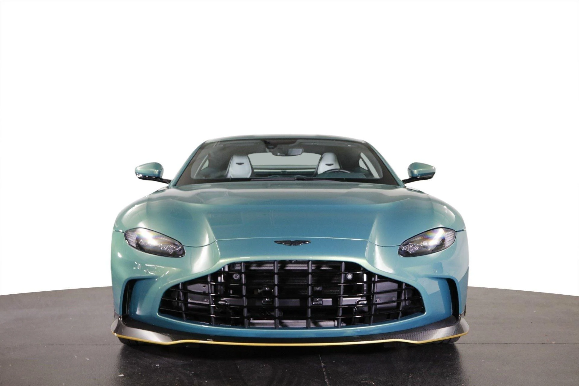 mph006_3075887846_Used_2023_Aston_Martin_Vantage_1703768583_ee0f970c7a