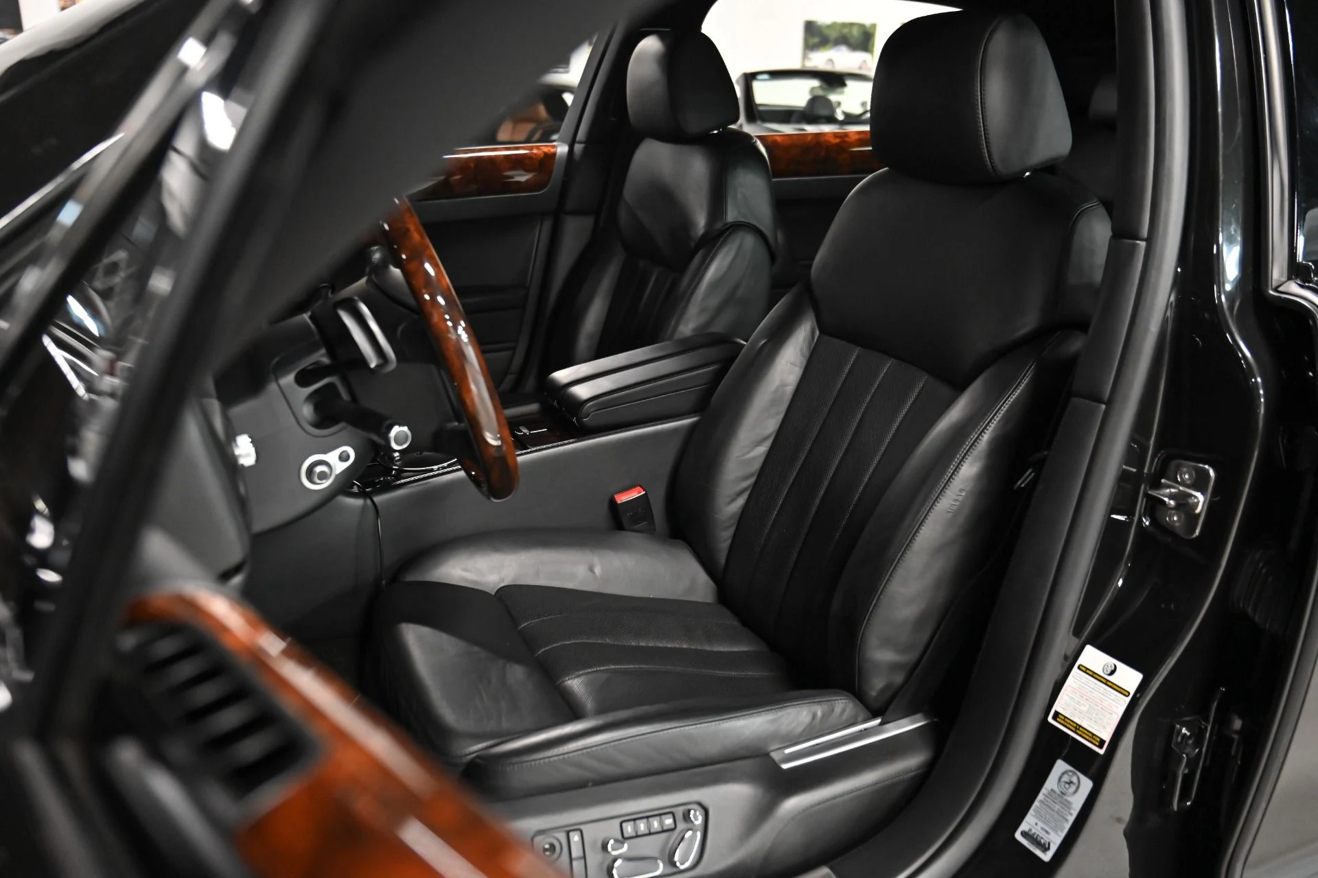 mph006_3108570139_Used_2006_Bentley_Continental_Flying_Spur_Base_1753122551_3c8be75544