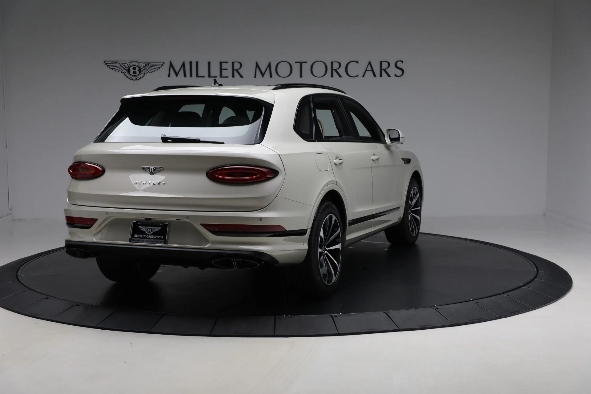 mph006_3139631308_New_2025_Bentley_Bentayga_V8_12e06d7db1