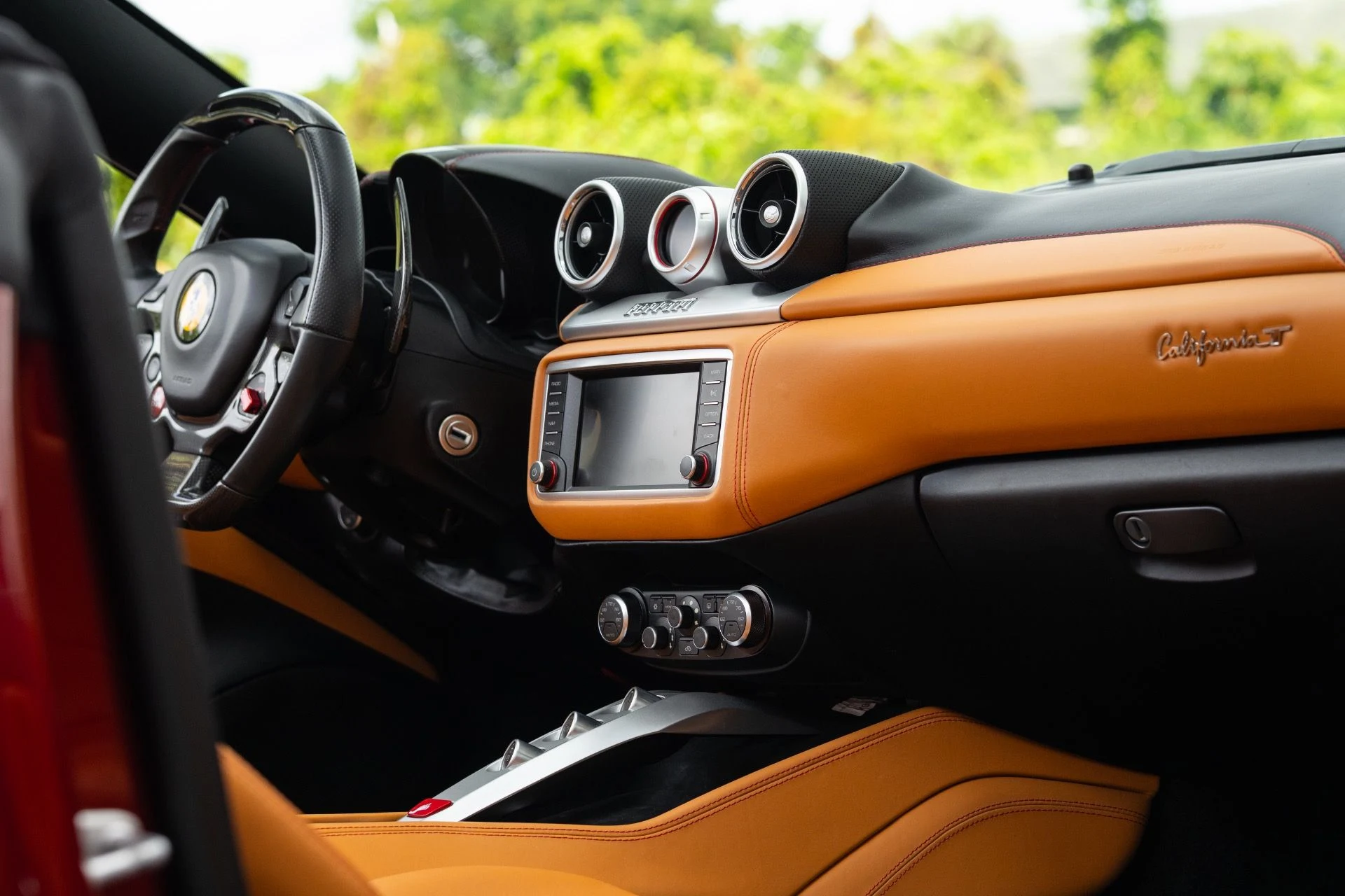 mph006_3144742046_Used_2015_Ferrari_California_T_1773337239_40661ea195