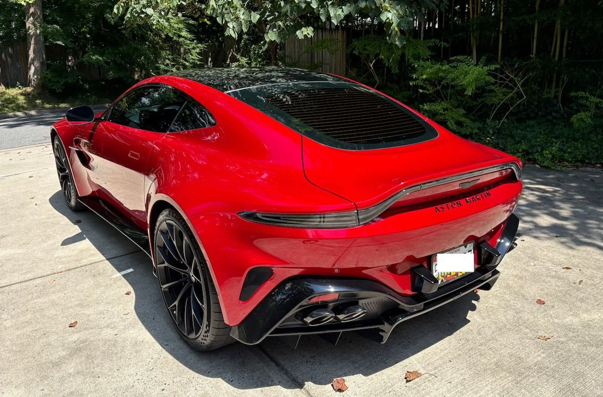 mph006_3145057774_Used_2025_Aston_Martin_Vantage_1753981817_922cdf18a1