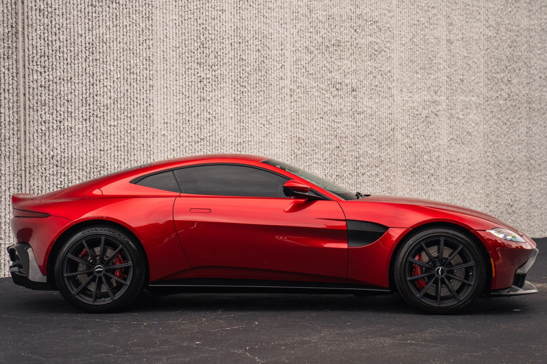 mph006_3147244562_Used_2019_Aston_Martin_Vantage_Painted_Hyper_Red_1790717746_3ee68d3a8f