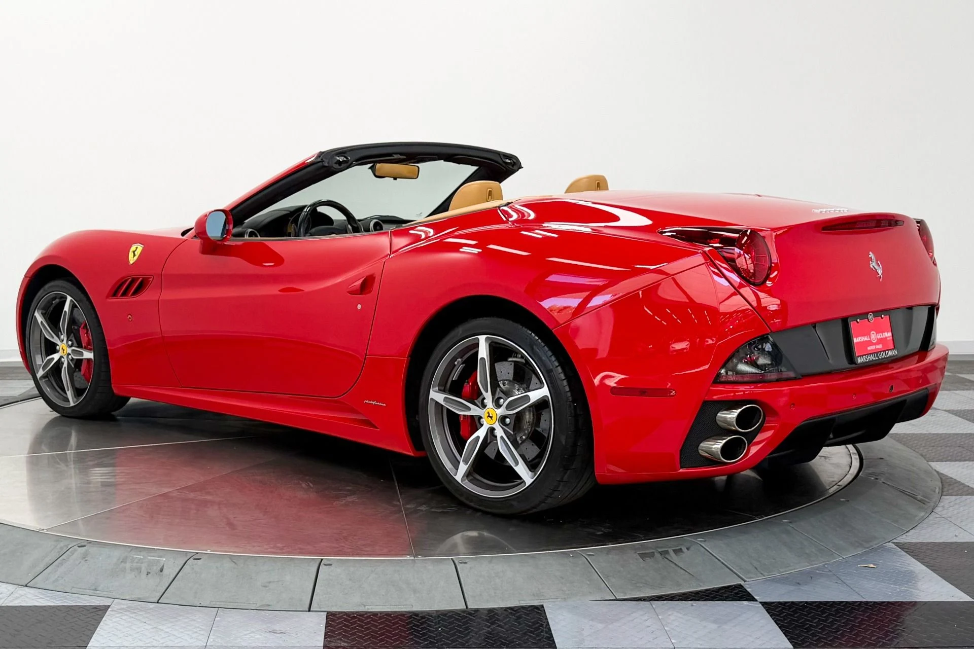 mph006_314863507_Used_2014_Ferrari_California_Daytona_Seats_490_Horsepower_Carbon_Fiber_Steering_Wheel_w_LE_Ds_1783362230_a18eecc336