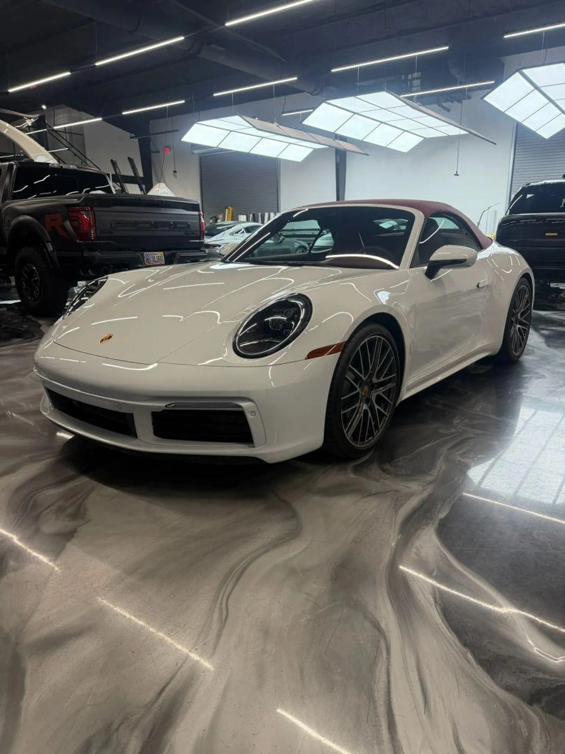 mph006_3148916115_Used_2022_Porsche_911_Carrera_Cabriolet_2_D_1786495182_ad1ee4a4c4