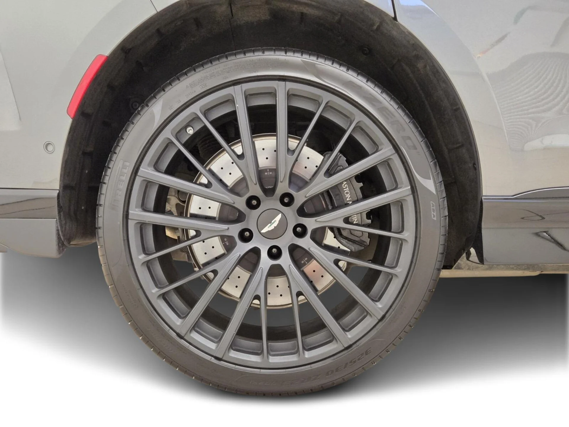 mph006_3148928151_Used_2023_Aston_Martin_DBX_707_1758610613_9c618c75c8