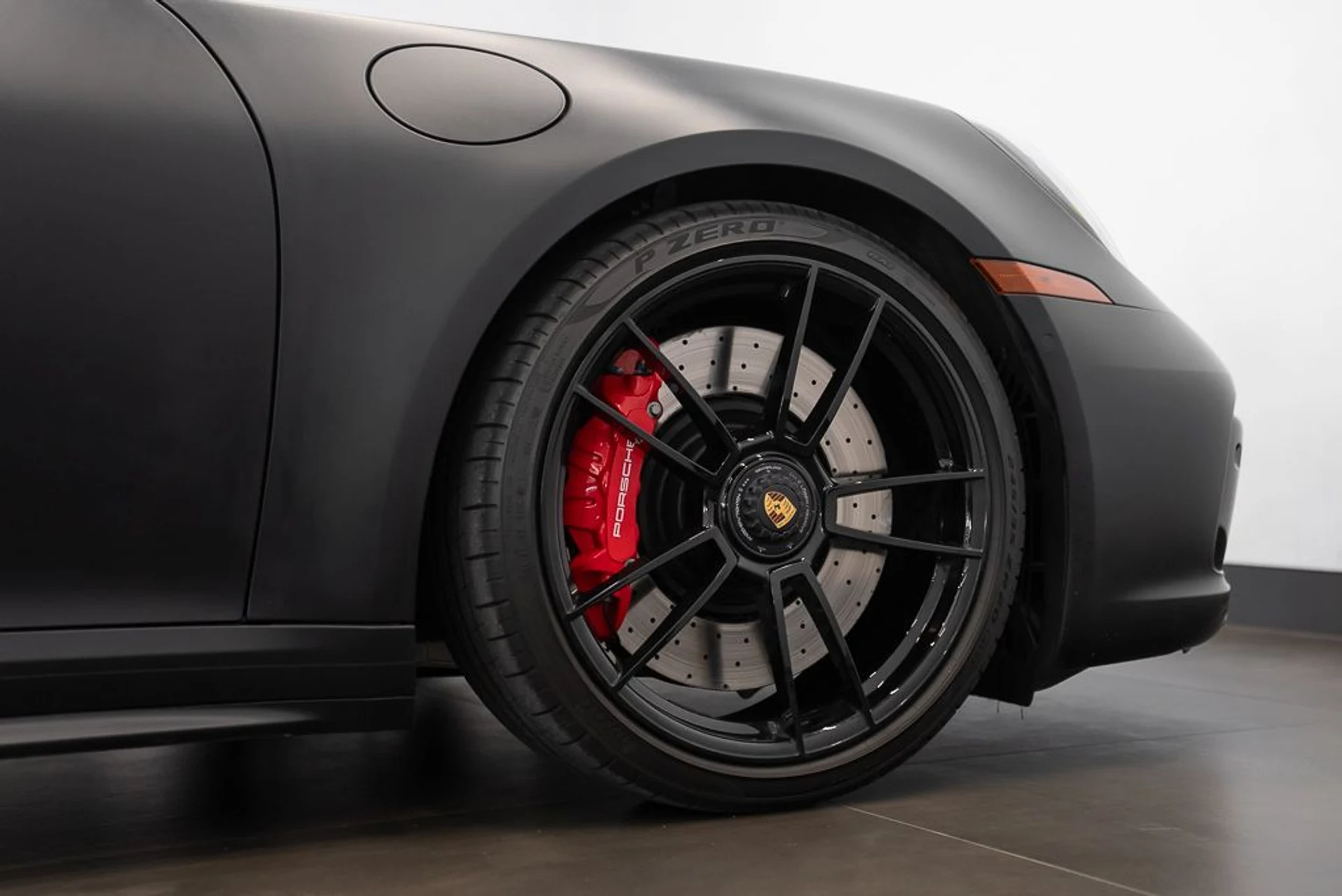 mph006_3153076277_porsche_911_2024_df7710a71d