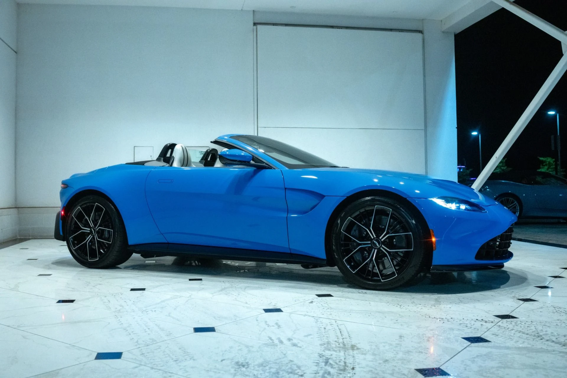 mph006_3154271876_Used_2021_Aston_Martin_Vantage_1790591345_7b5f686ca3