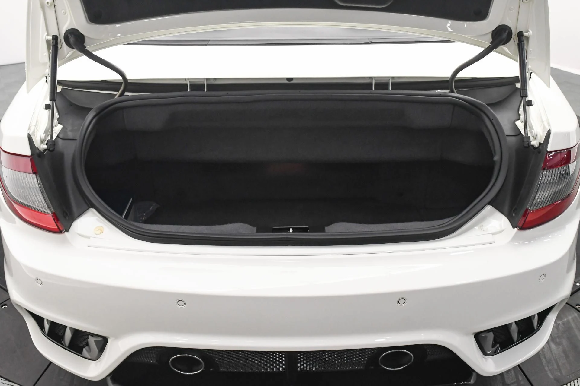 mph006_3196963776_Used_2018_Maserati_Gran_Turismo_Convertible_MC_1755159326_043eec0a22