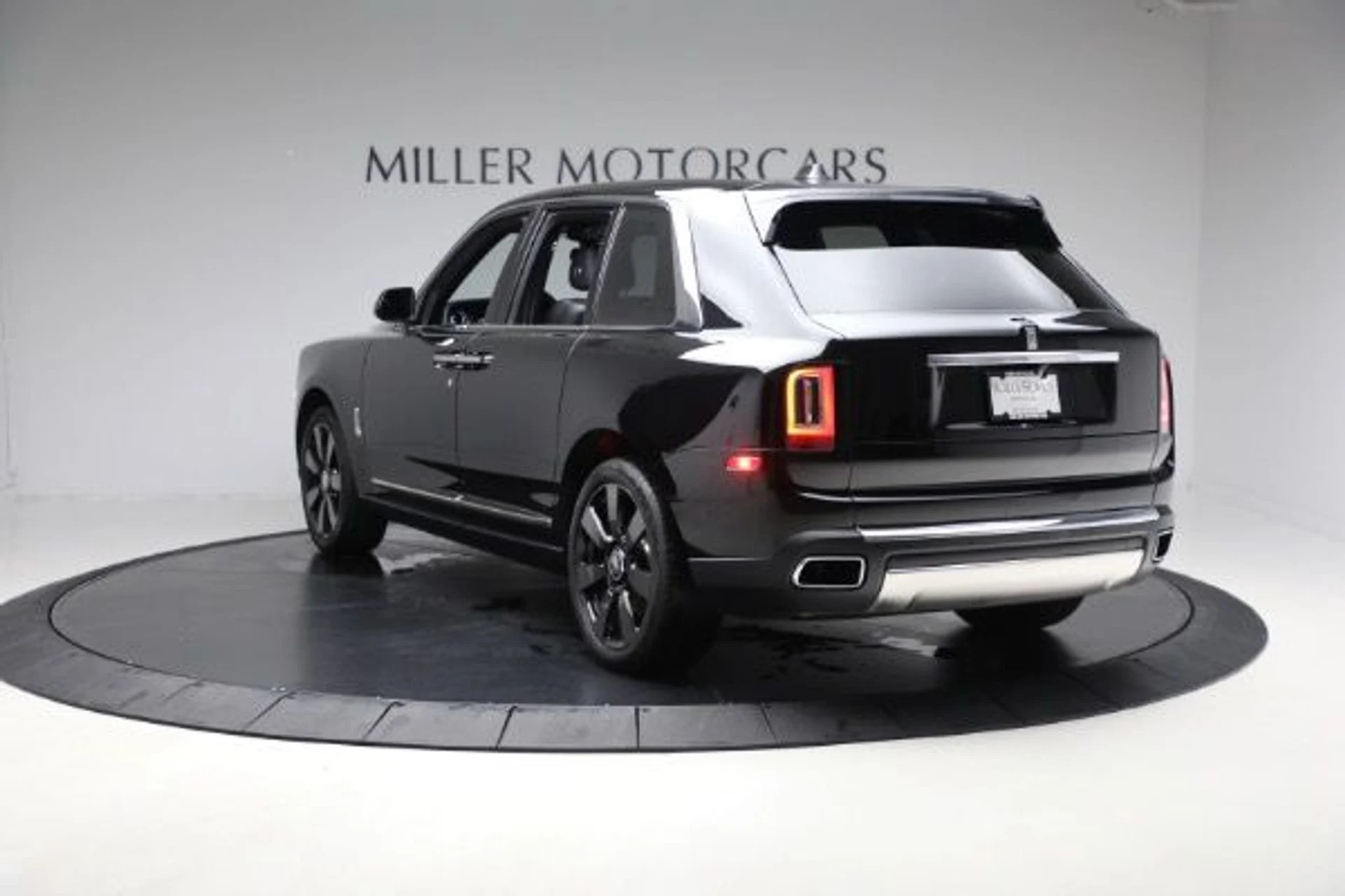mph006_3200478119_Used_2020_Rolls_Royce_Cullinan_5e551fe5db