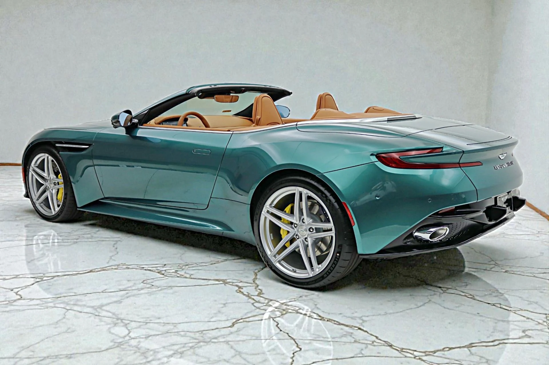 mph006_320665136_New_2026_Aston_Martin_DB_12_Volante_11fc30b88e