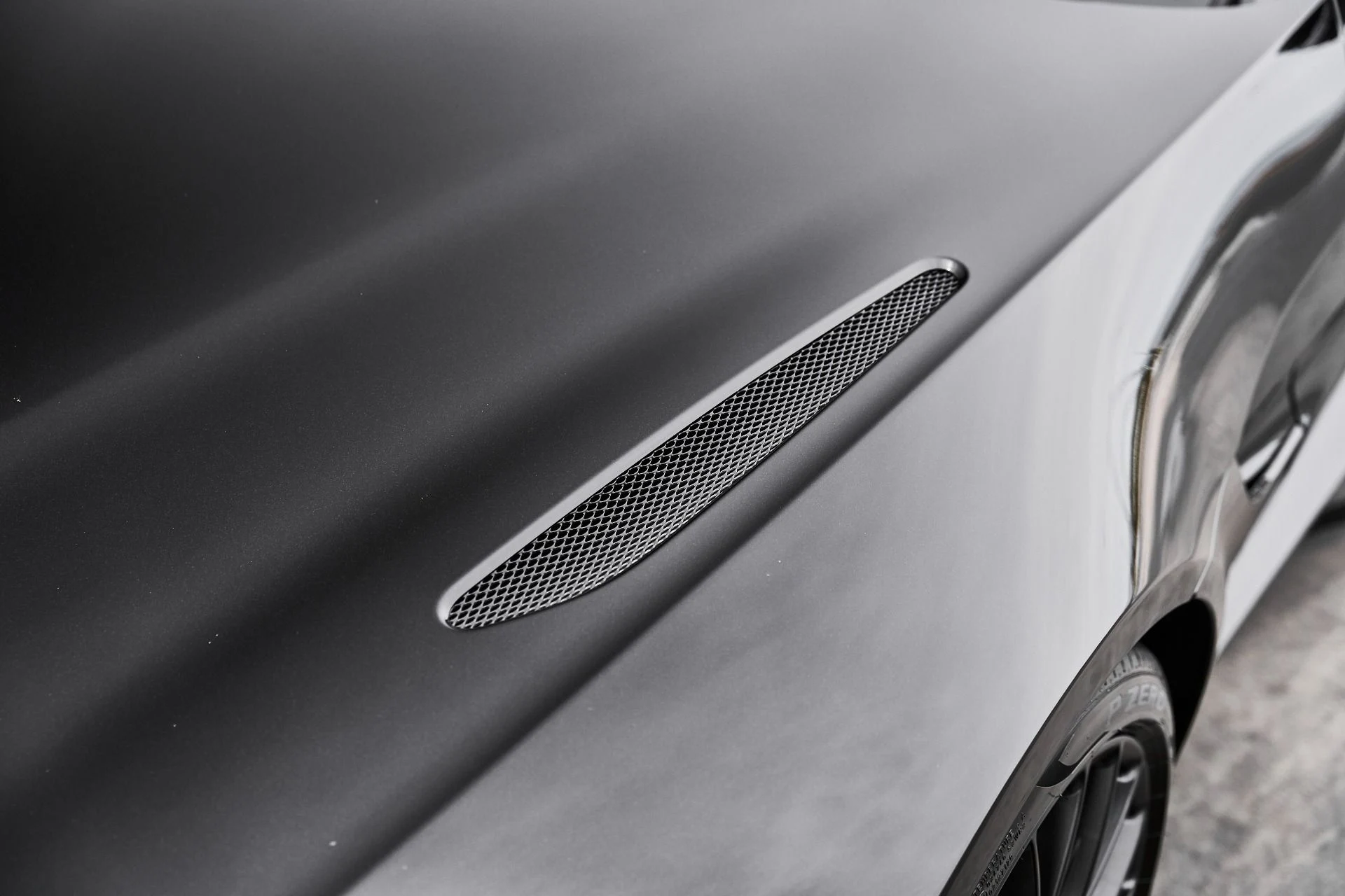 mph006_3206949039_Used_2023_Aston_Martin_Vantage_1775333286_06b4fe9805