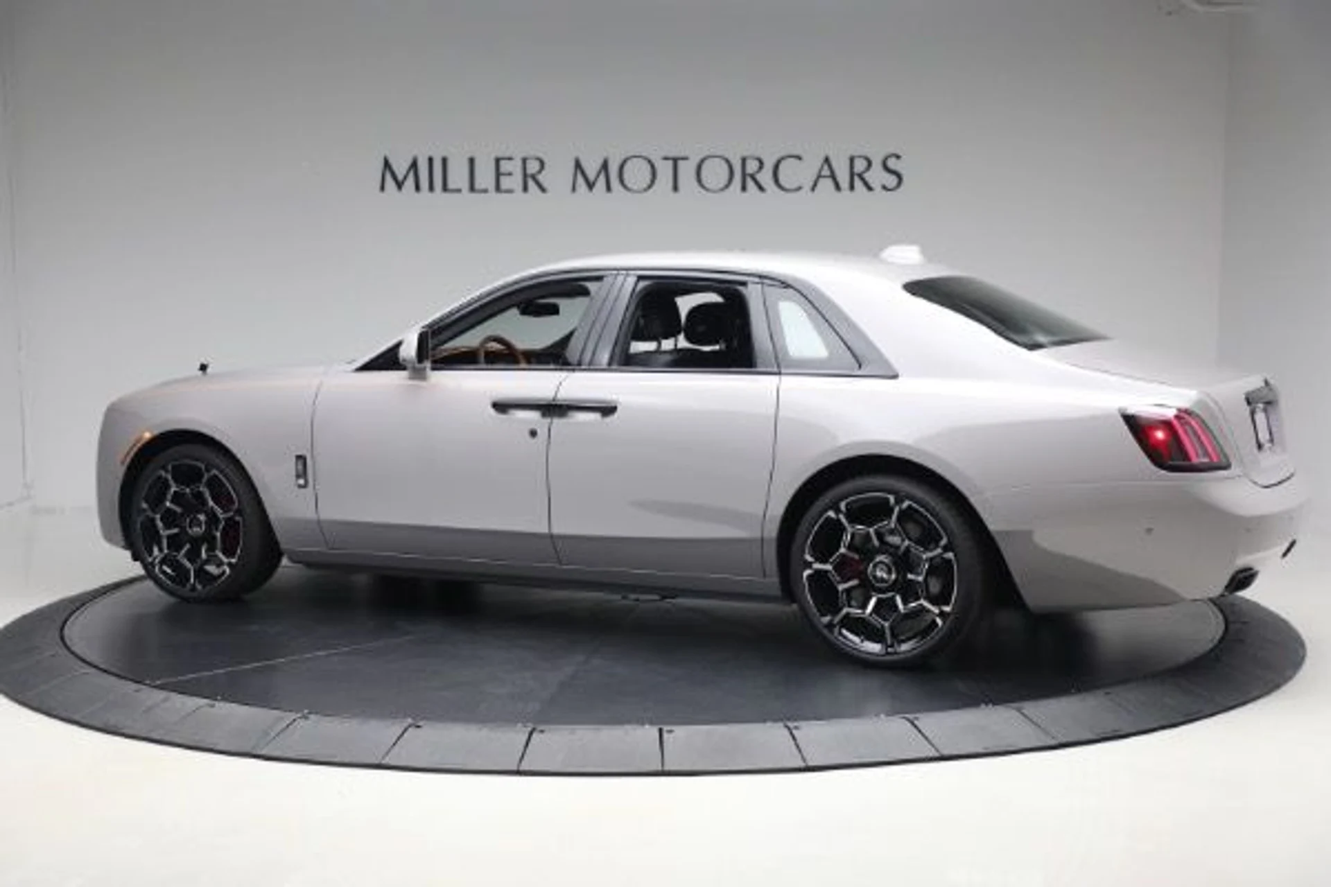 mph006_3214763338_New_2025_Rolls_Royce_Black_Badge_Ghost_b33b57eb91