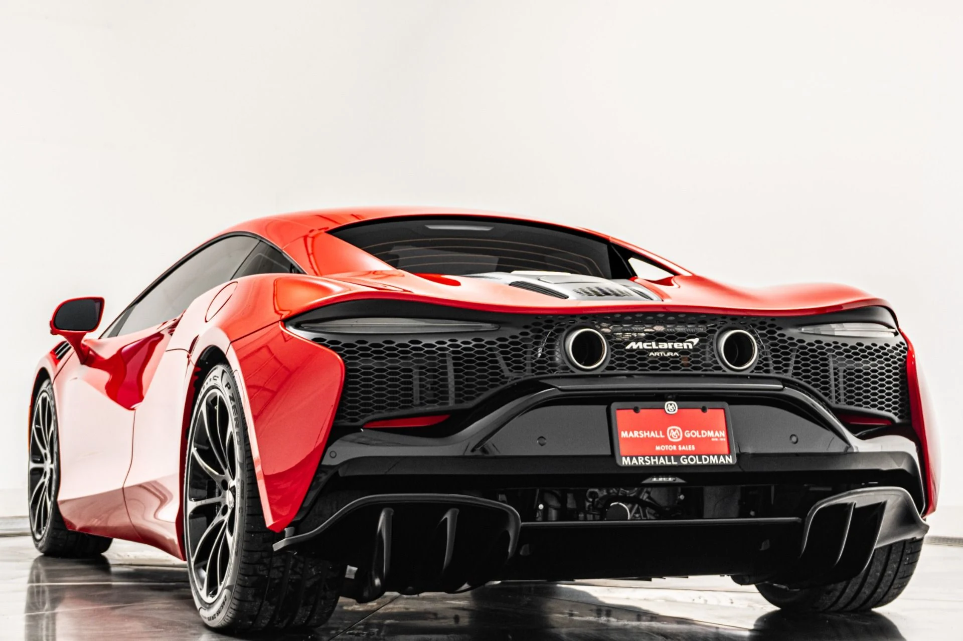 mph006_3215423035_Used_2023_Mc_Laren_Artura_1776720218_31e1fc311e