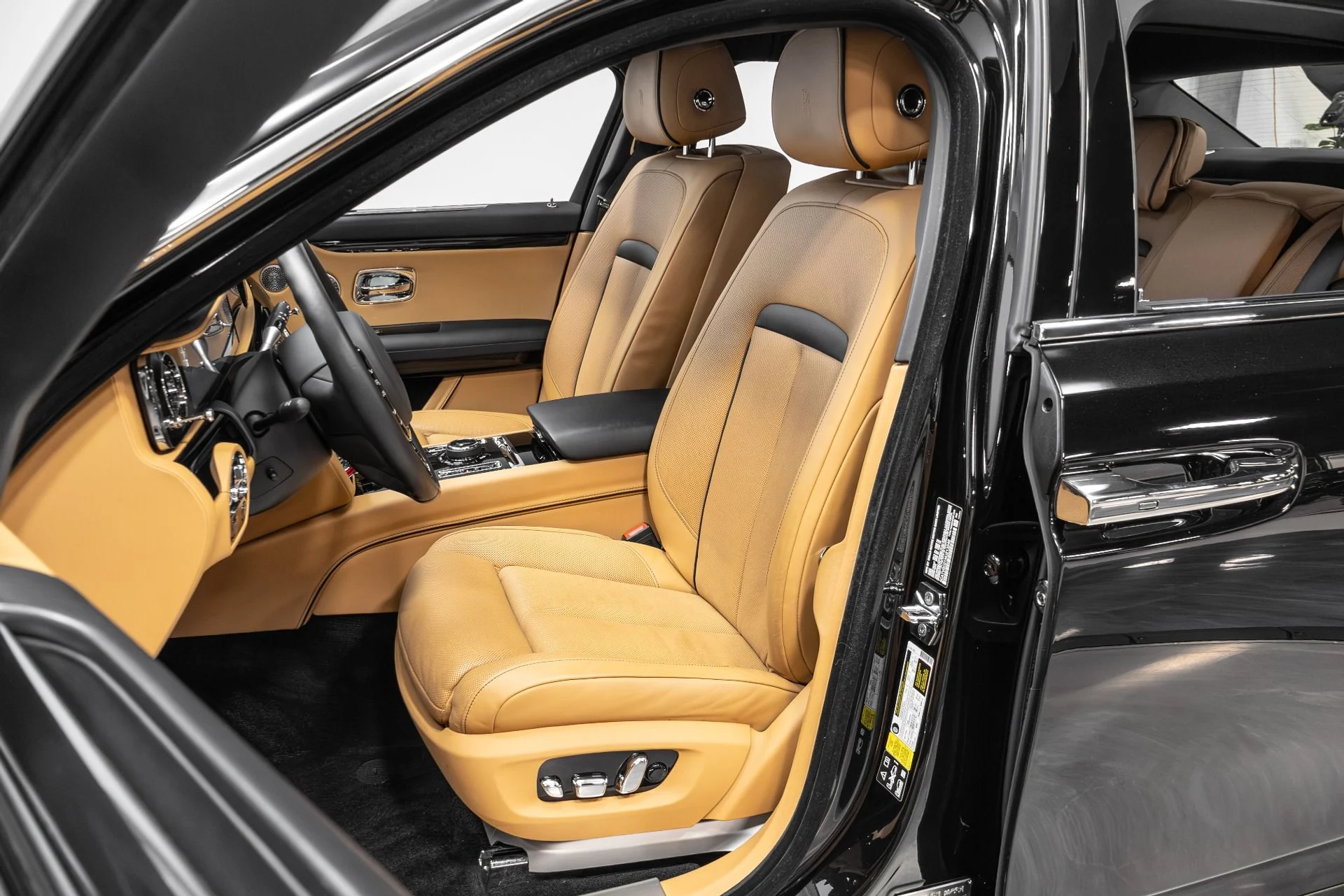 mph006_3217684813_Used_2022_Rolls_Royce_Ghost_1767138760_5259cb6f2c