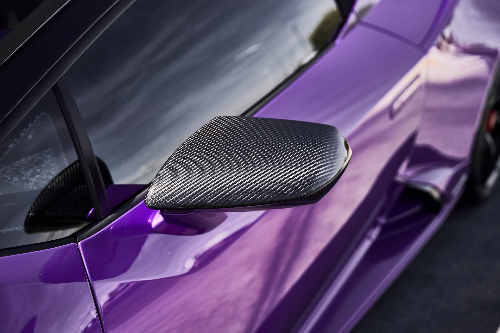 mph006_3228661837_Used_2024_Lamborghini_Huracan_EVO_Base_1776733833_94bc7c099c