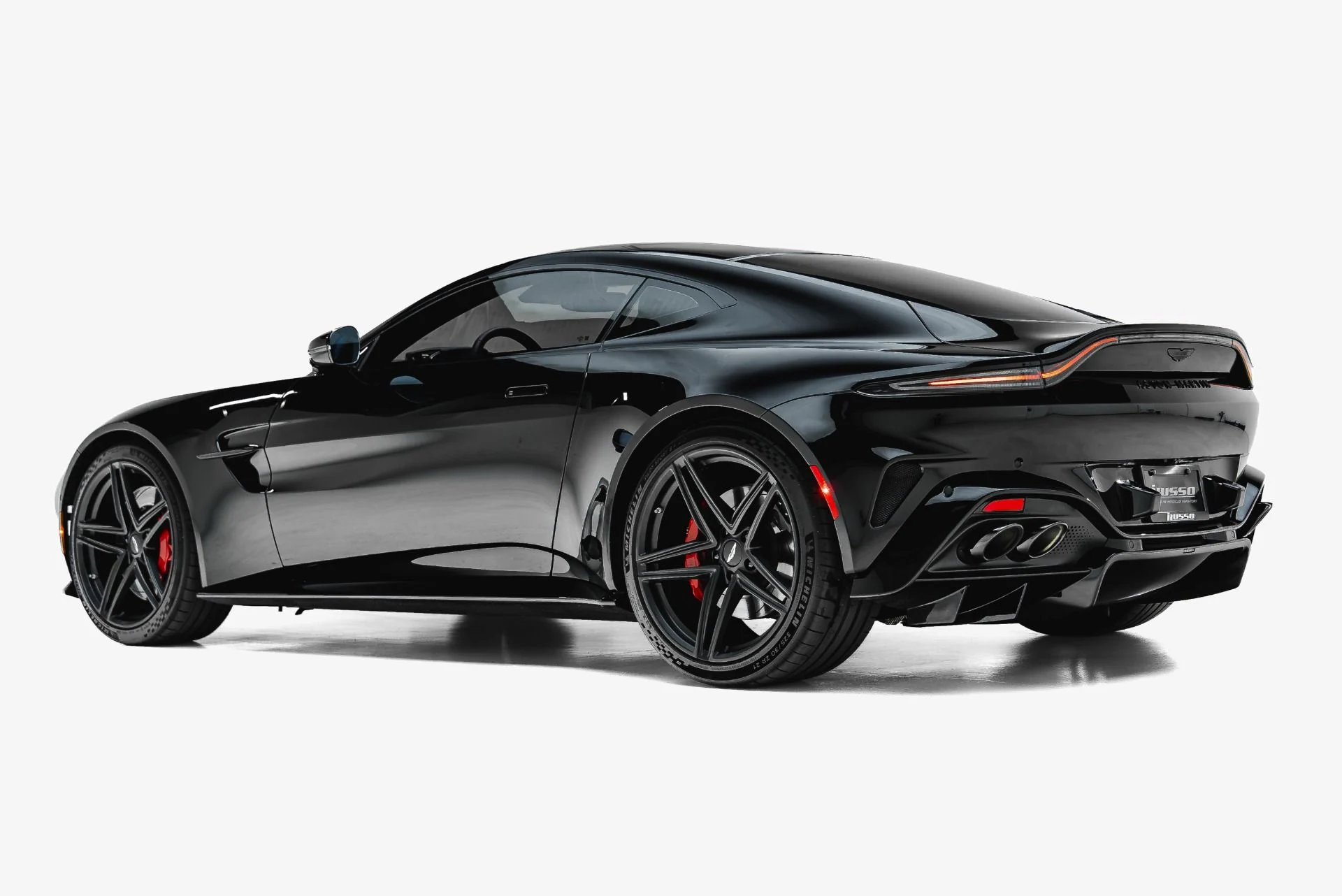 mph006_3237934351_Used_2025_Aston_Martin_Vantage_1790202660_0f361a3631