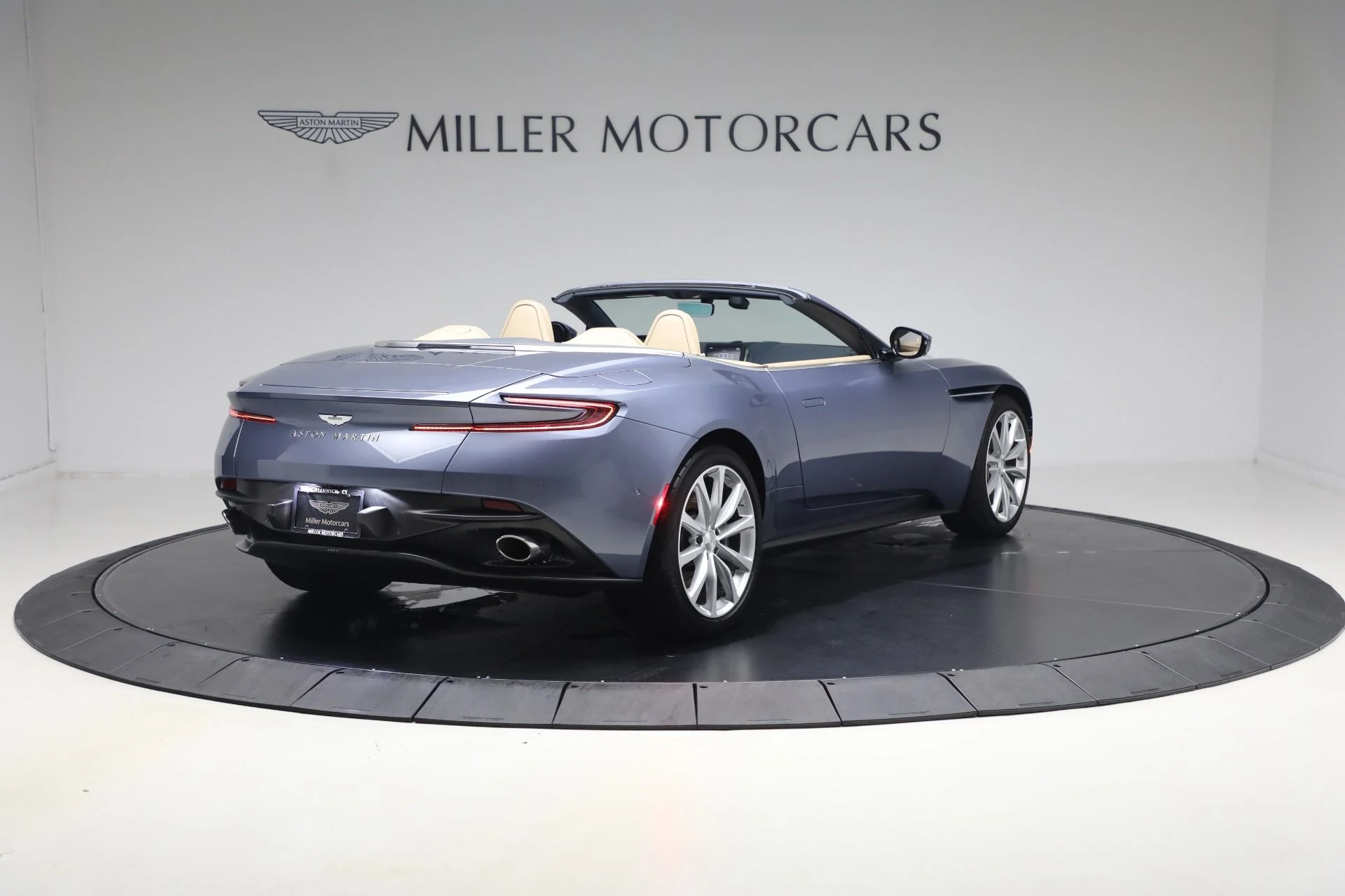 mph006_3252886343_Used_2022_Aston_Martin_DB_11_Volante_1787336556_ed8038d2a7