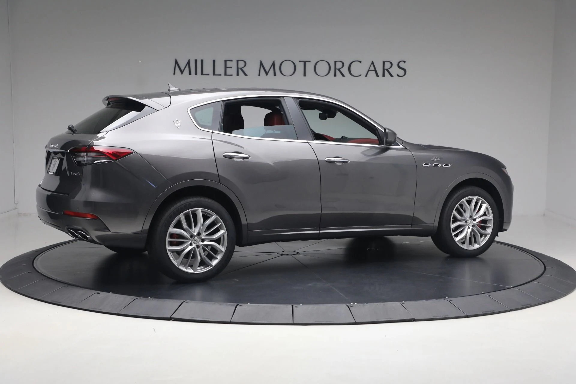 mph006_3255975975_Used_2022_Maserati_Levante_GT_1779988698_2b5eb74339