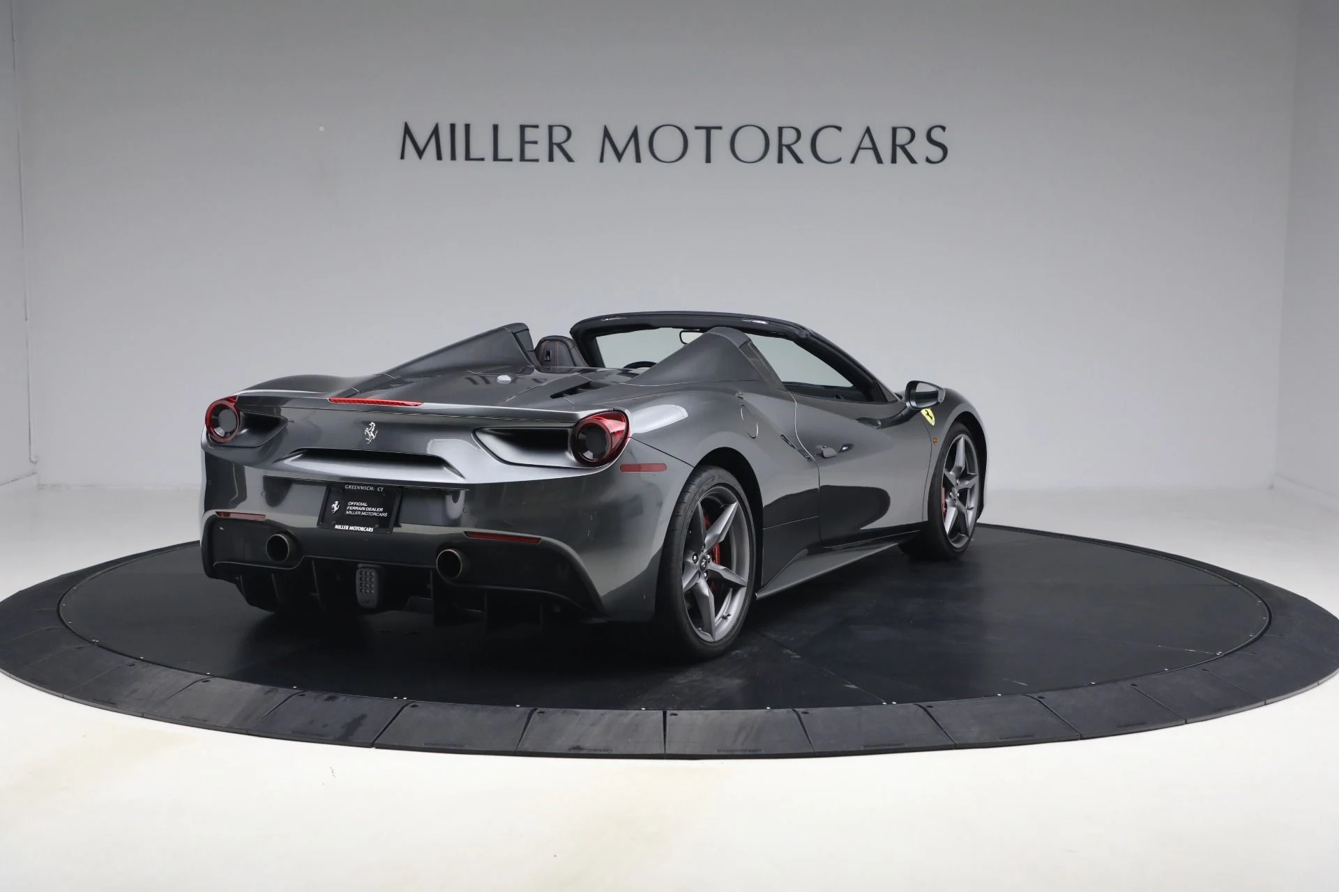 mph006_3267320662_Used_2018_Ferrari_488_Spider_1774552215_8e966de6ab