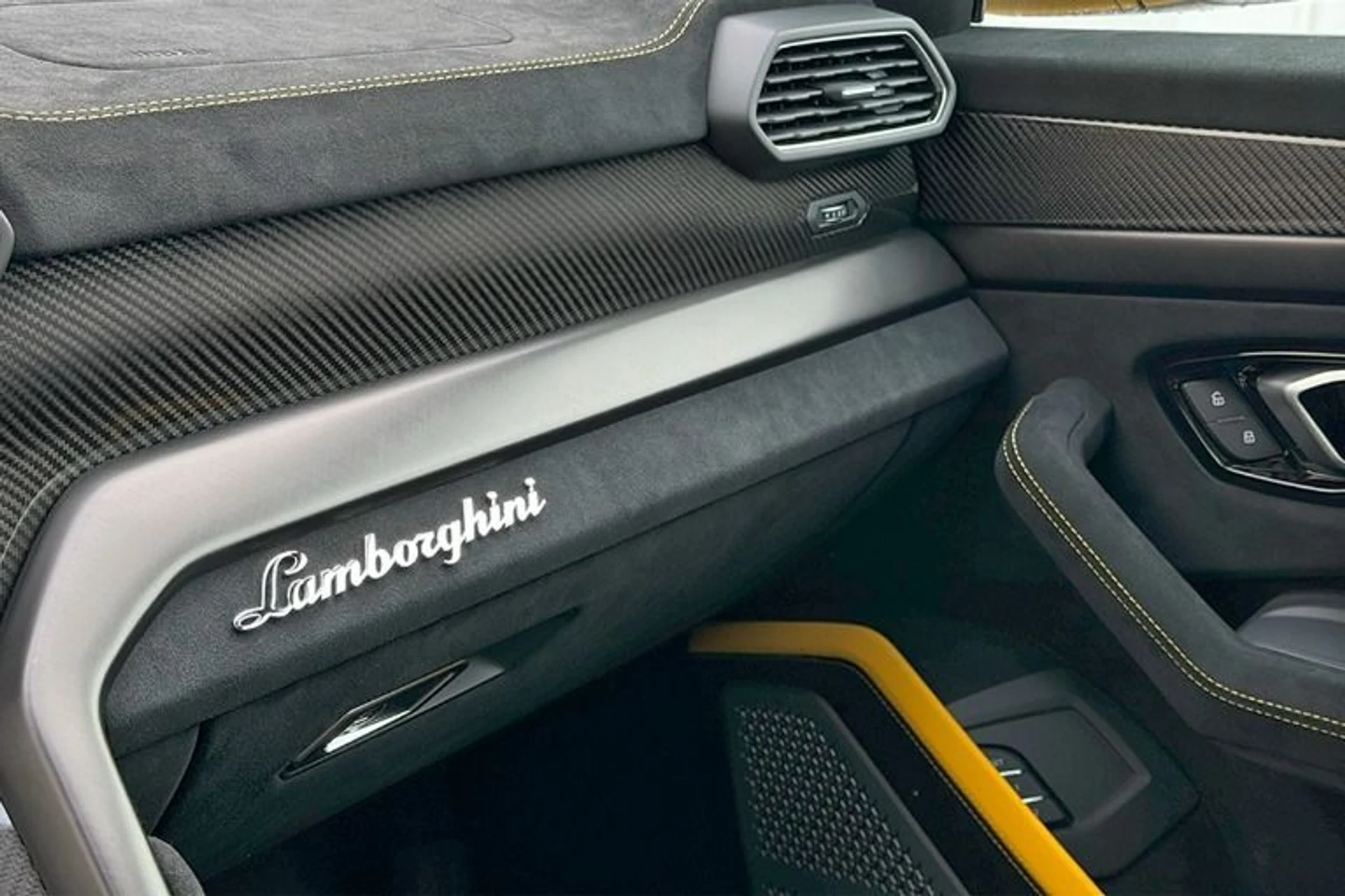 mph006_3273047590_Used_2024_Lamborghini_Urus_Performante_1737405766_080856faef