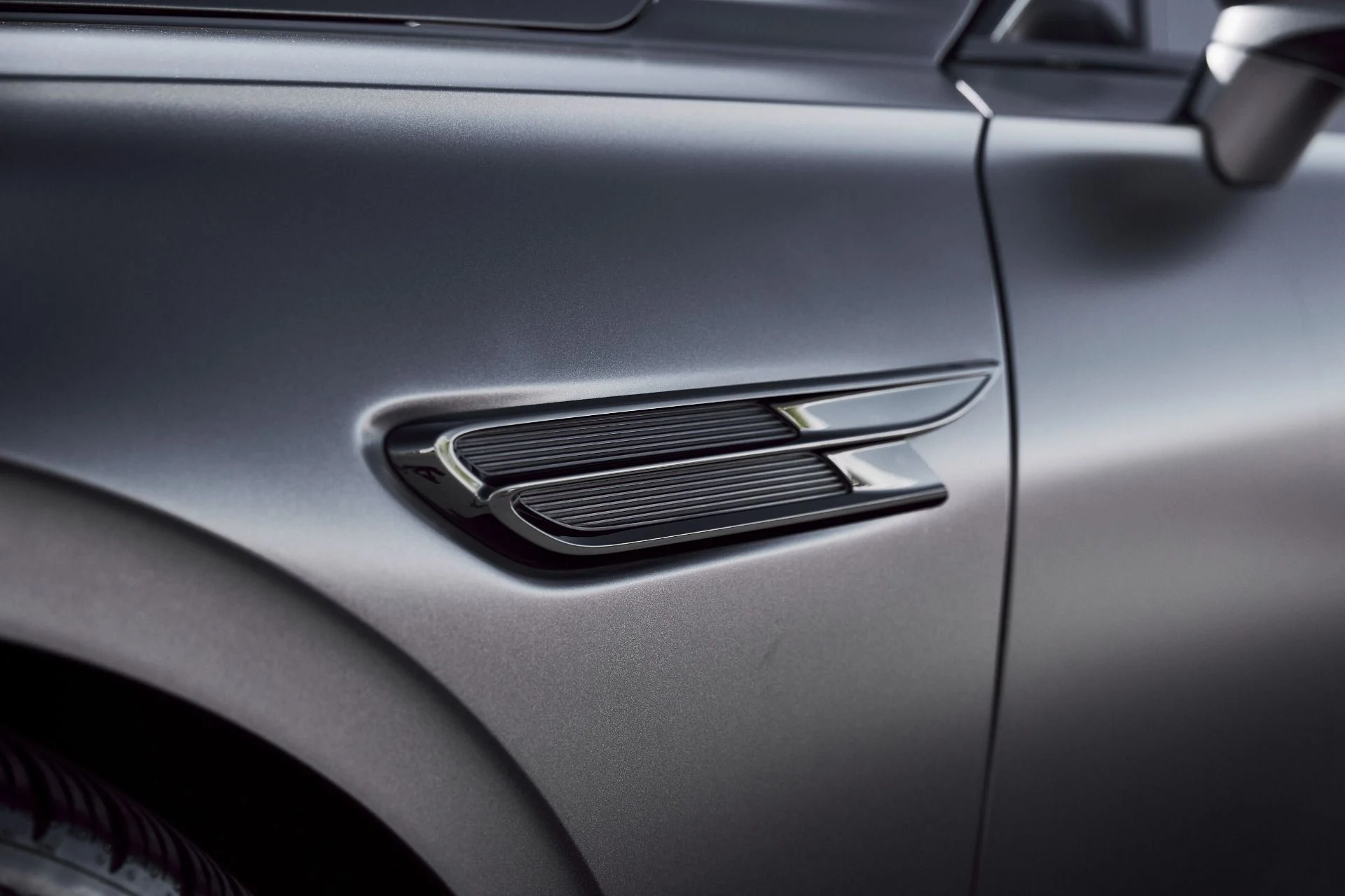 mph006_3280112153_Used_2023_Bentley_Flying_Spur_V8_1773280620_aba12aa948