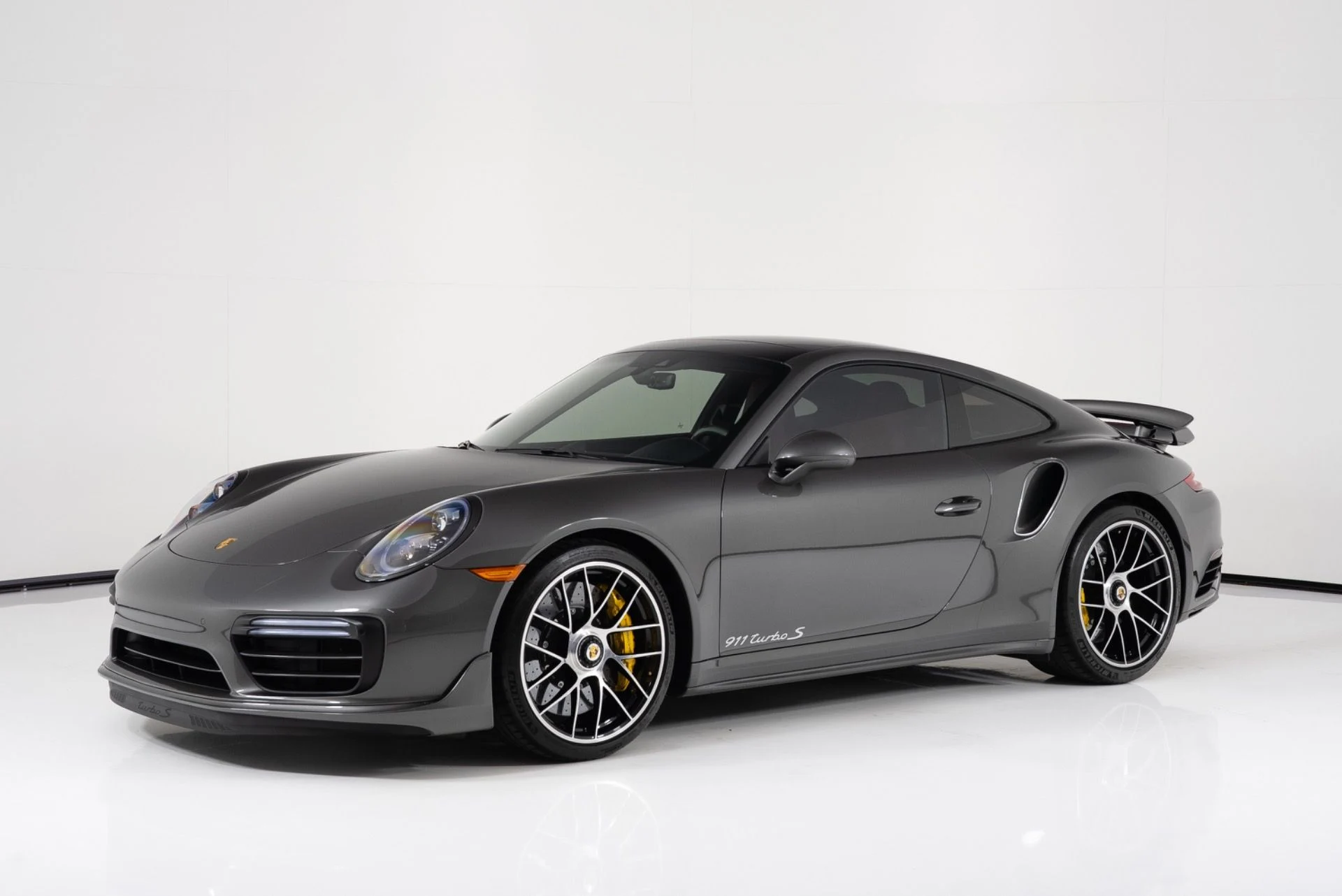 mph006_3287480161_Used_2019_Porsche_911_Turbo_S_1774999635_0df3e45bc4