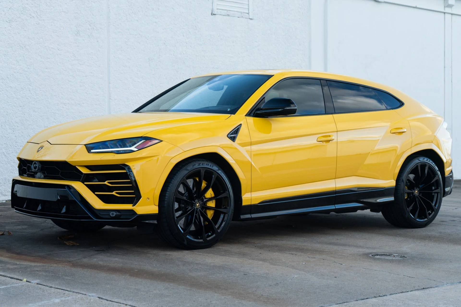 mph006_3288245493_Used_2021_Lamborghini_Urus_1770744627_3affe0a9ce