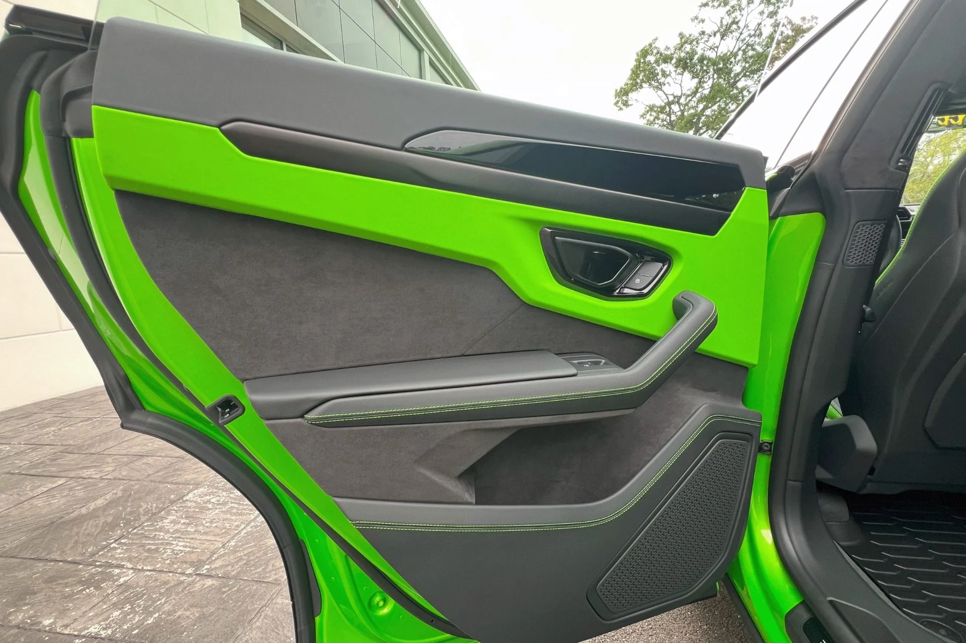 mph006_330035249_Used_2025_Lamborghini_Urus_SE_1769869343_c97c00afec