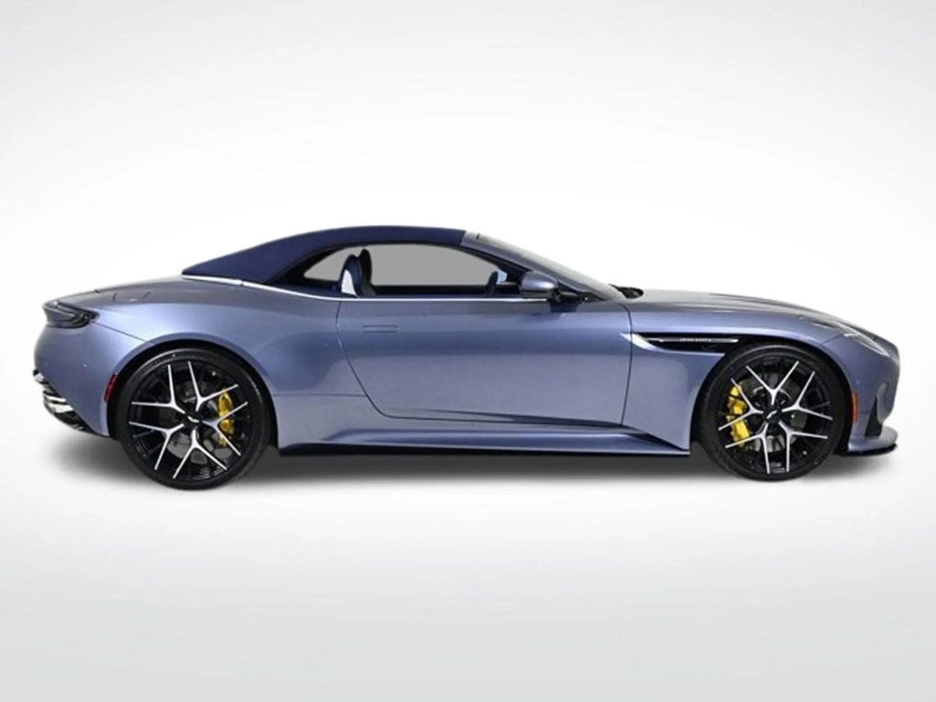 mph006_3300816859_new_2025_aston_martin_db12_volante_11350_22854664_6_1024_79e8297ebe