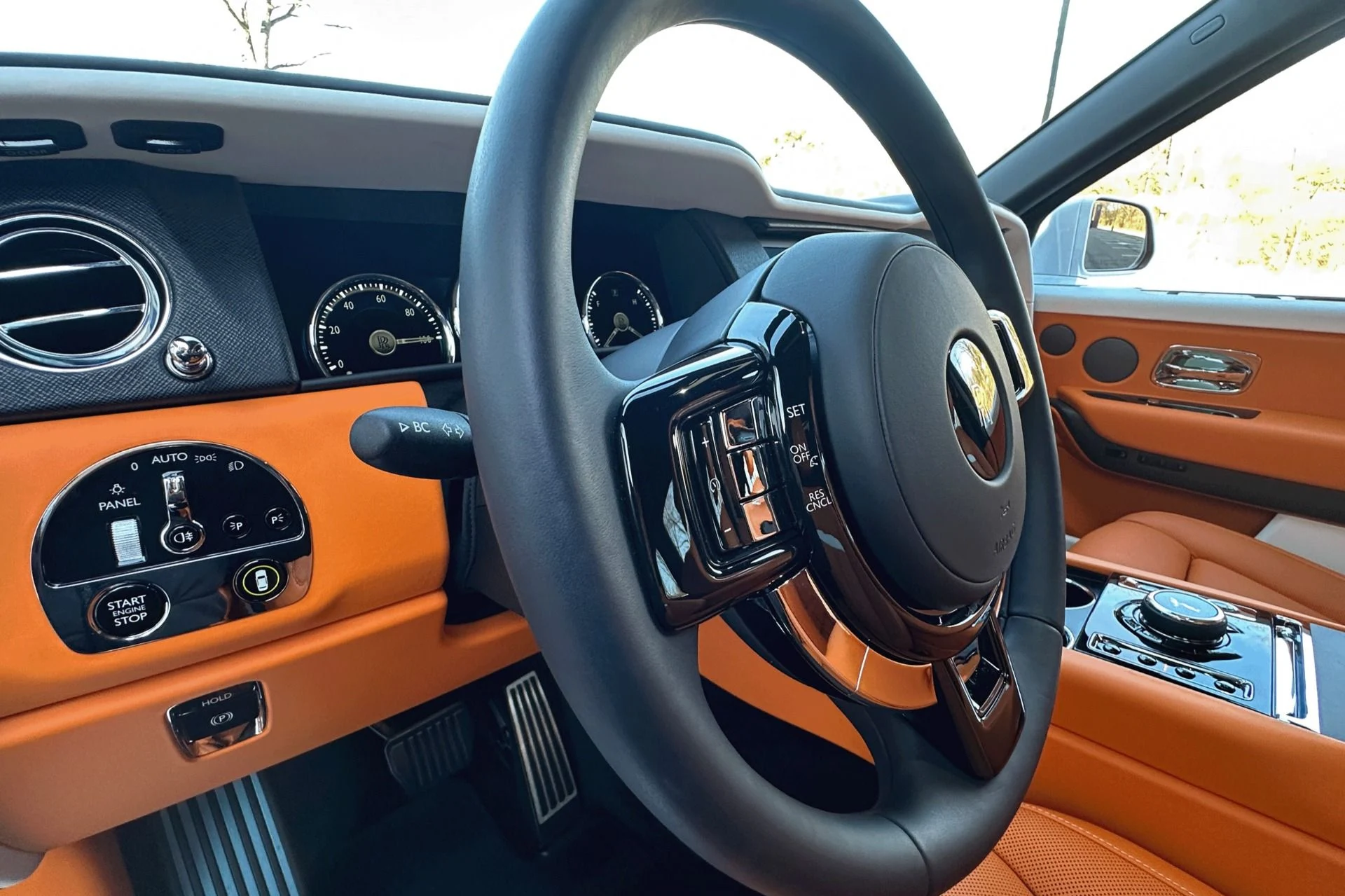 mph006_3301504406_Used_2024_Rolls_Royce_Cullinan_1764747240_20426efb6a