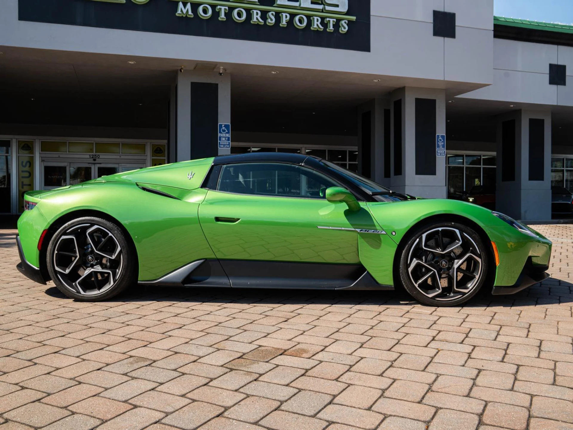 mph006_330947834_Used_2023_Maserati_MC_20_Cielo_1769250108_2fab4a79bb