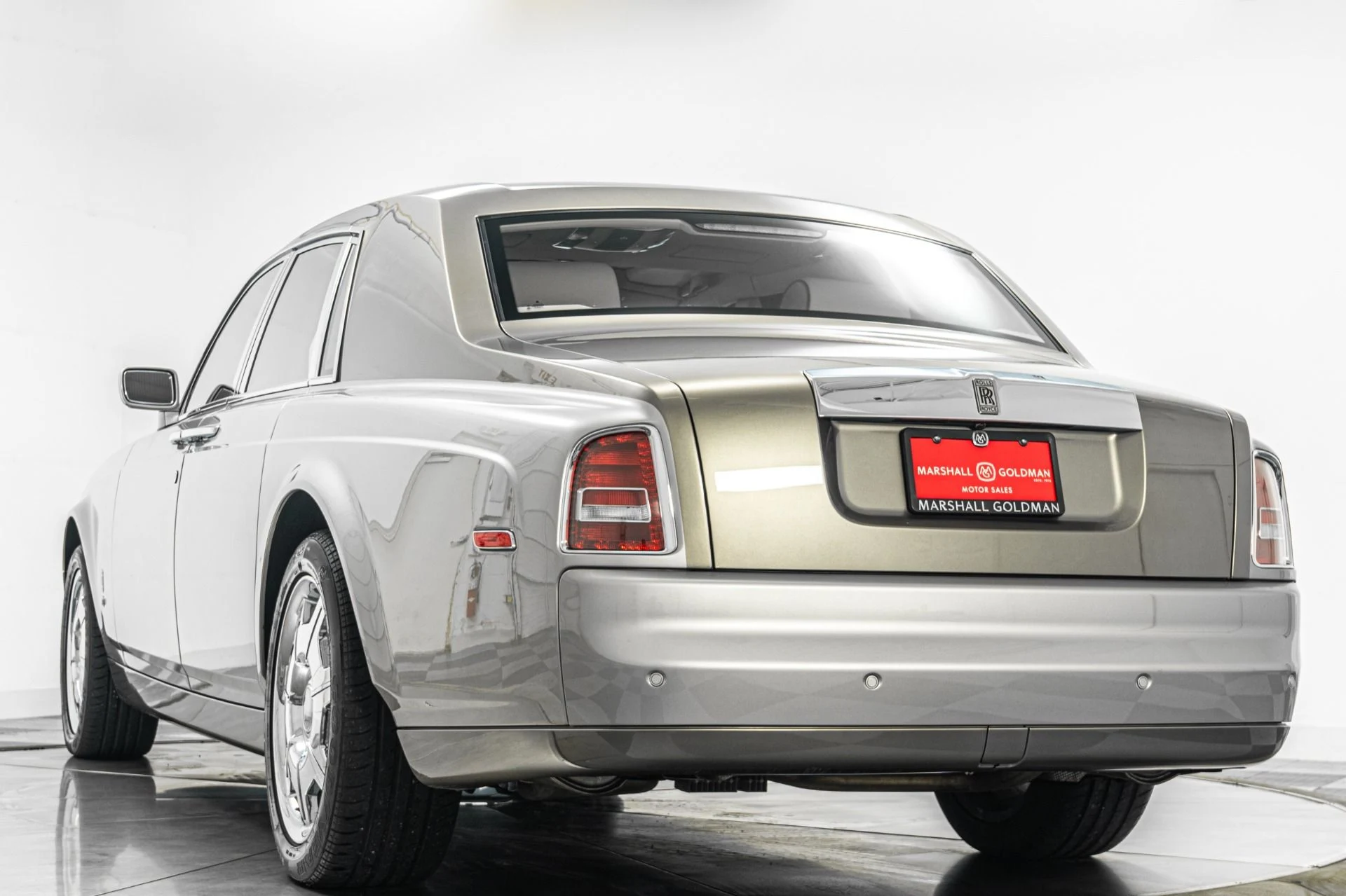 mph006_3310187907_Used_2007_Rolls_Royce_Phantom_Two_Tone_Exterior_and_Interior_Chromed_Wheels_1782334657_2b4295e254
