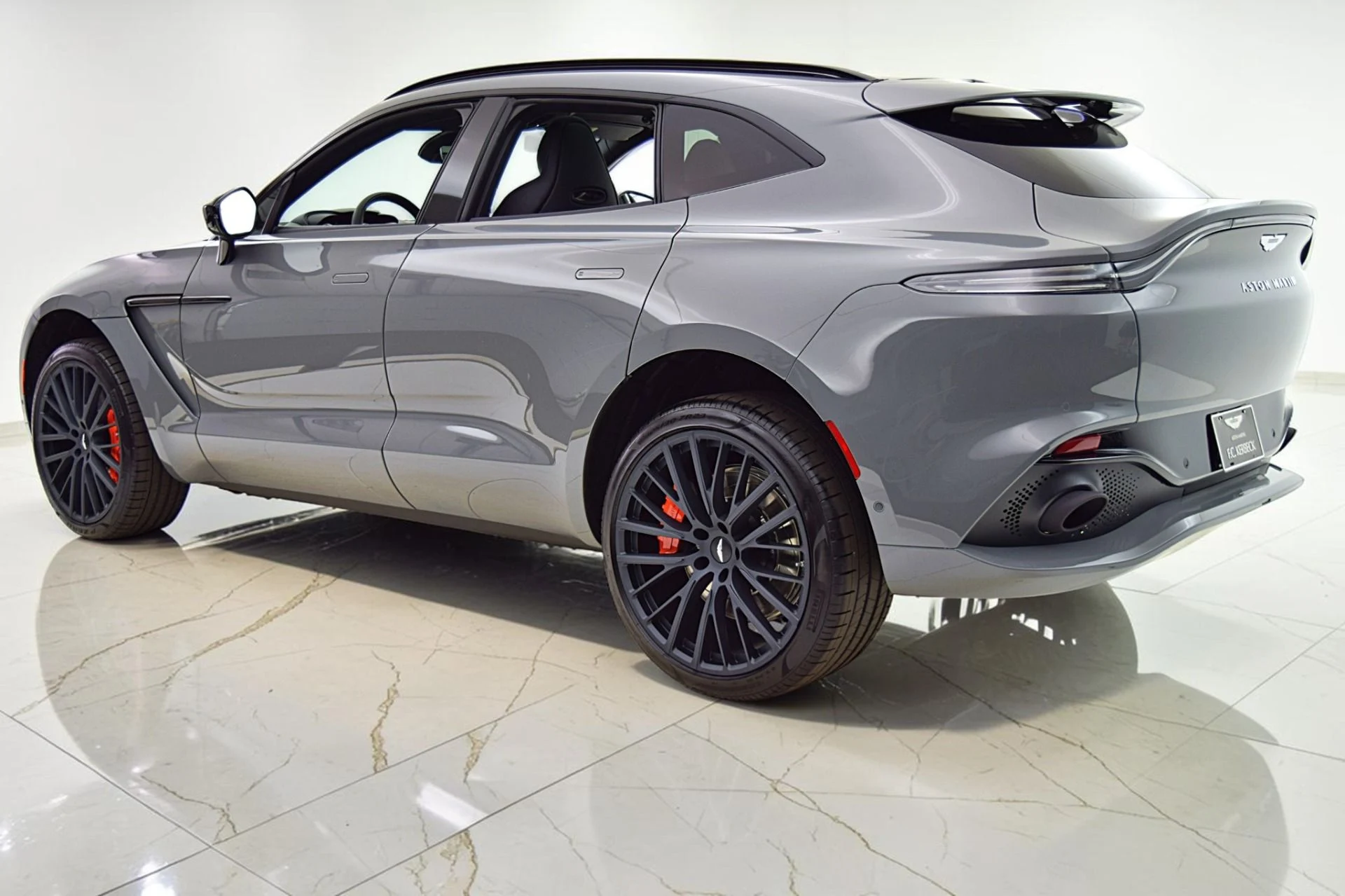 mph006_3315336644_Used_2023_Aston_Martin_DBX_6e1d1a2422