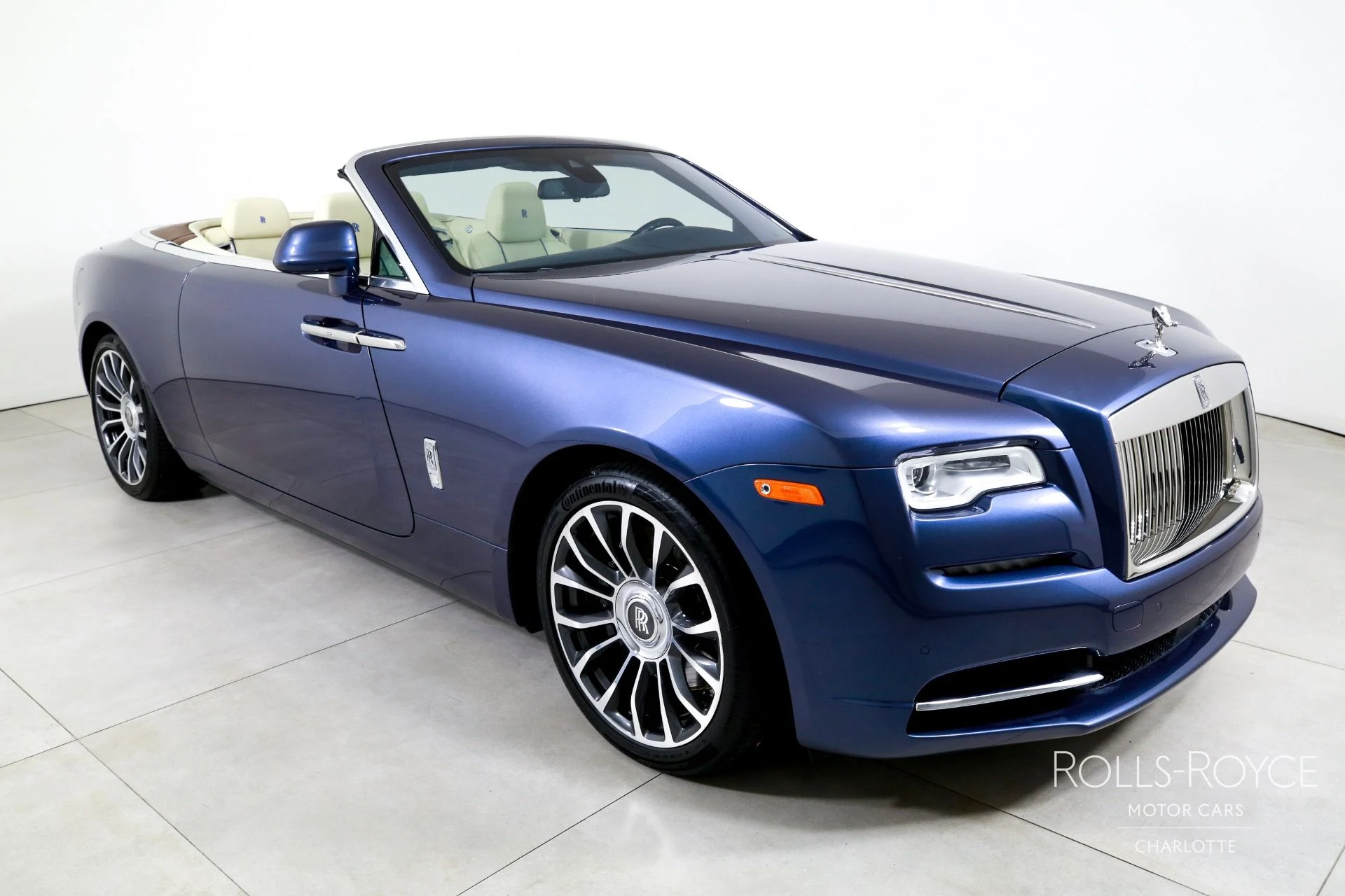 mph006_3325223931_Used_2017_Rolls_Royce_Dawn_1754332752_a01c12d8d5