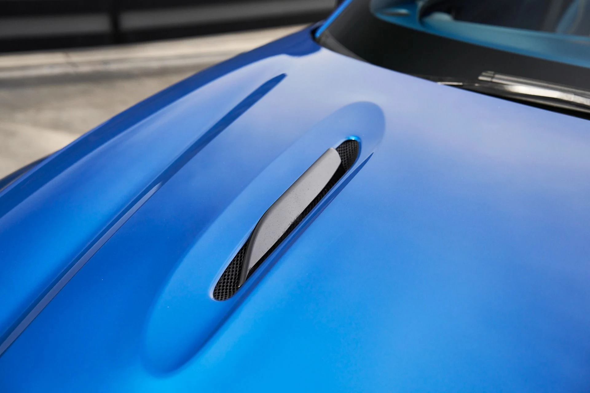 mph006_3333493763_Used_2023_Aston_Martin_DBX_707_1762900305_35eb69cd1f