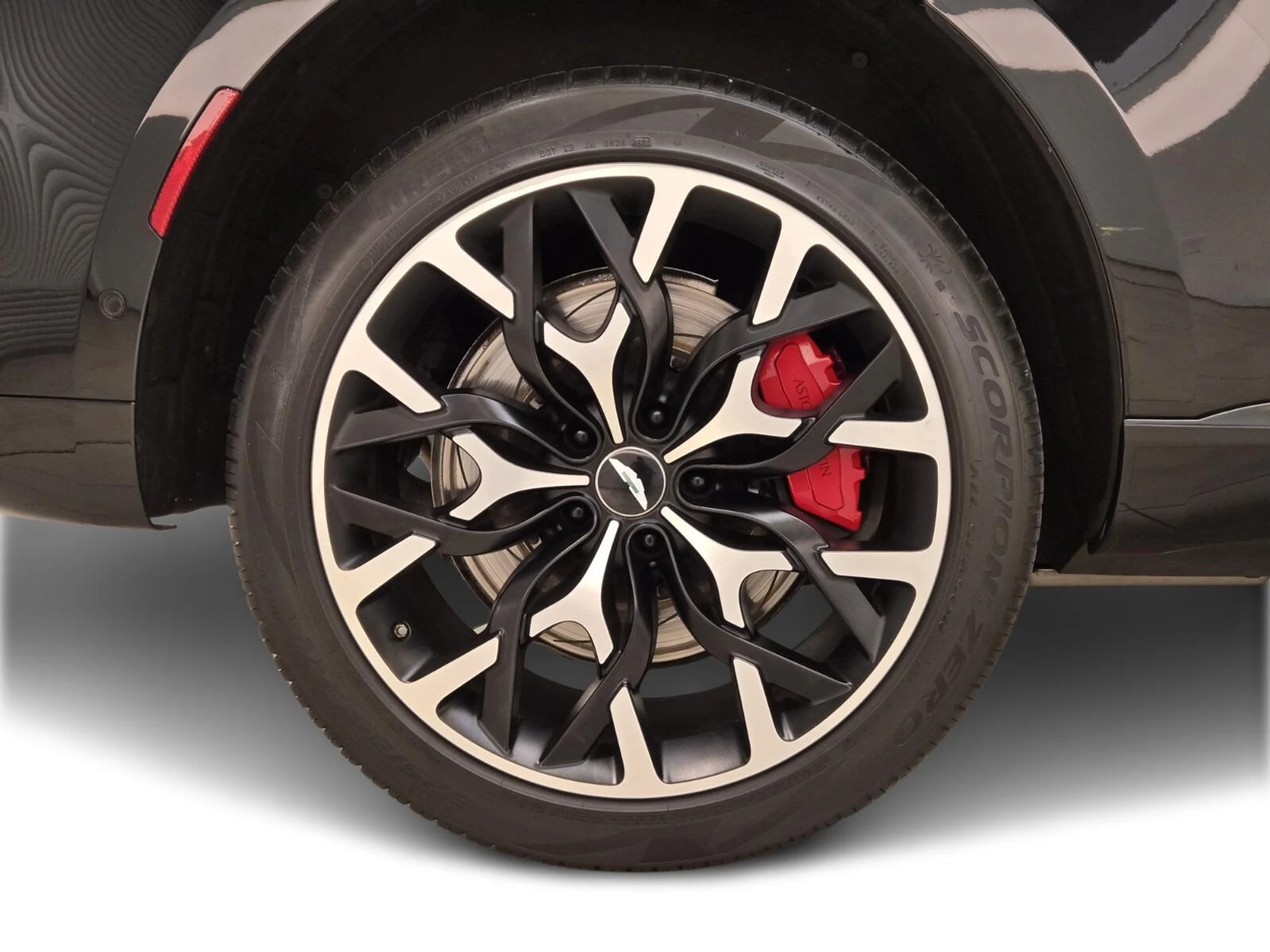 mph006_3333955911_Used_2021_Aston_Martin_DBX_1753164199_e5488dc64d