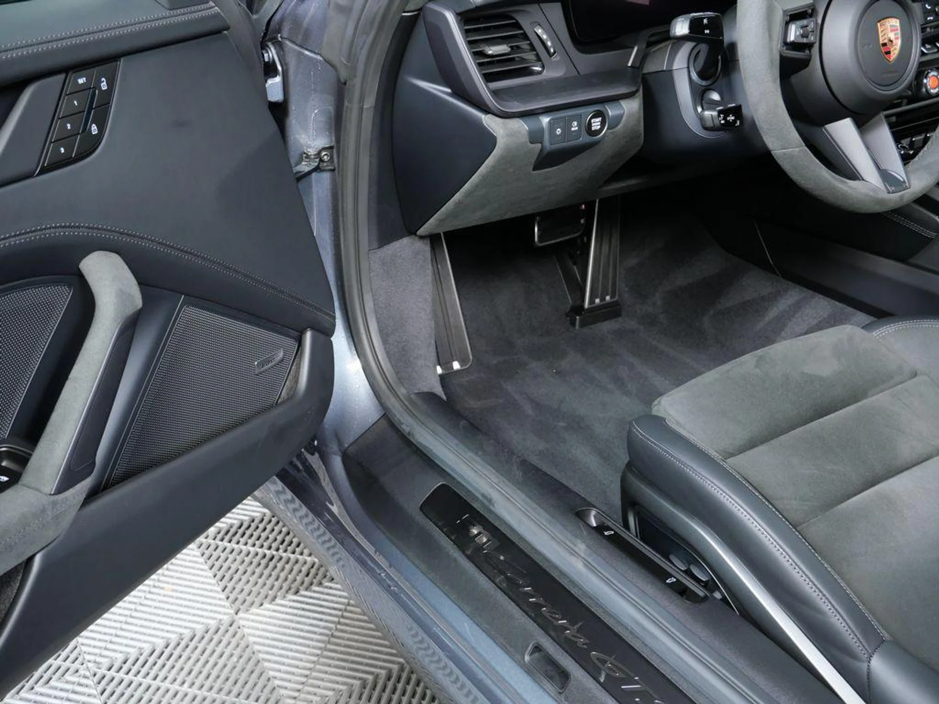 mph006_3336737911_Gq_Nl1_Ync_Eg_U_U0fq2v4jz5g_Mhd_Q_ef3d95532e