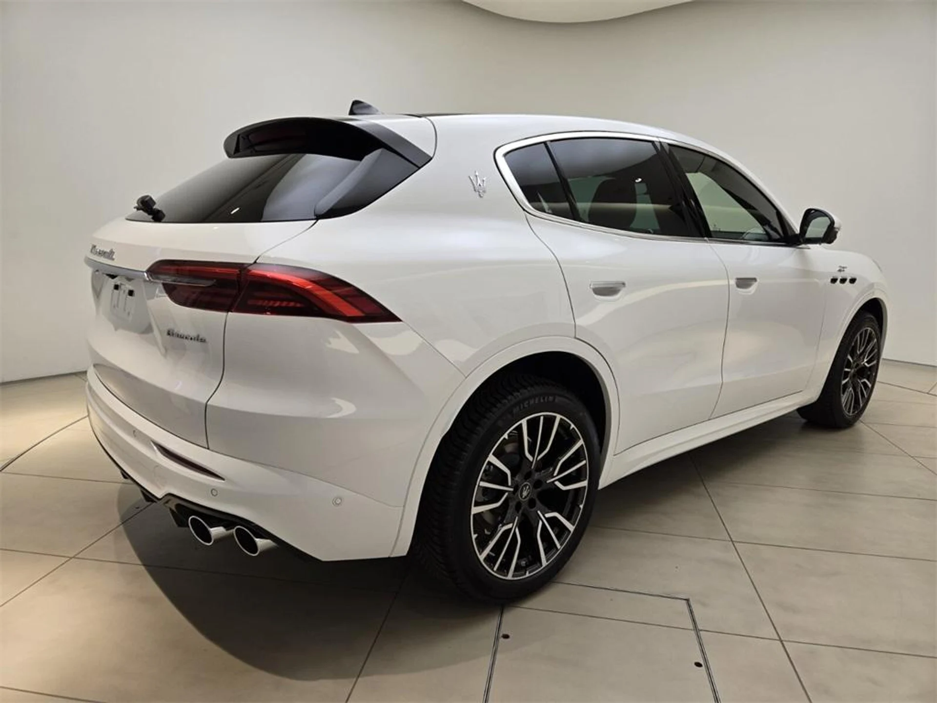 mph006_3346534239_Used_2024_Maserati_Grecale_GT_1718809503_e35207d44d