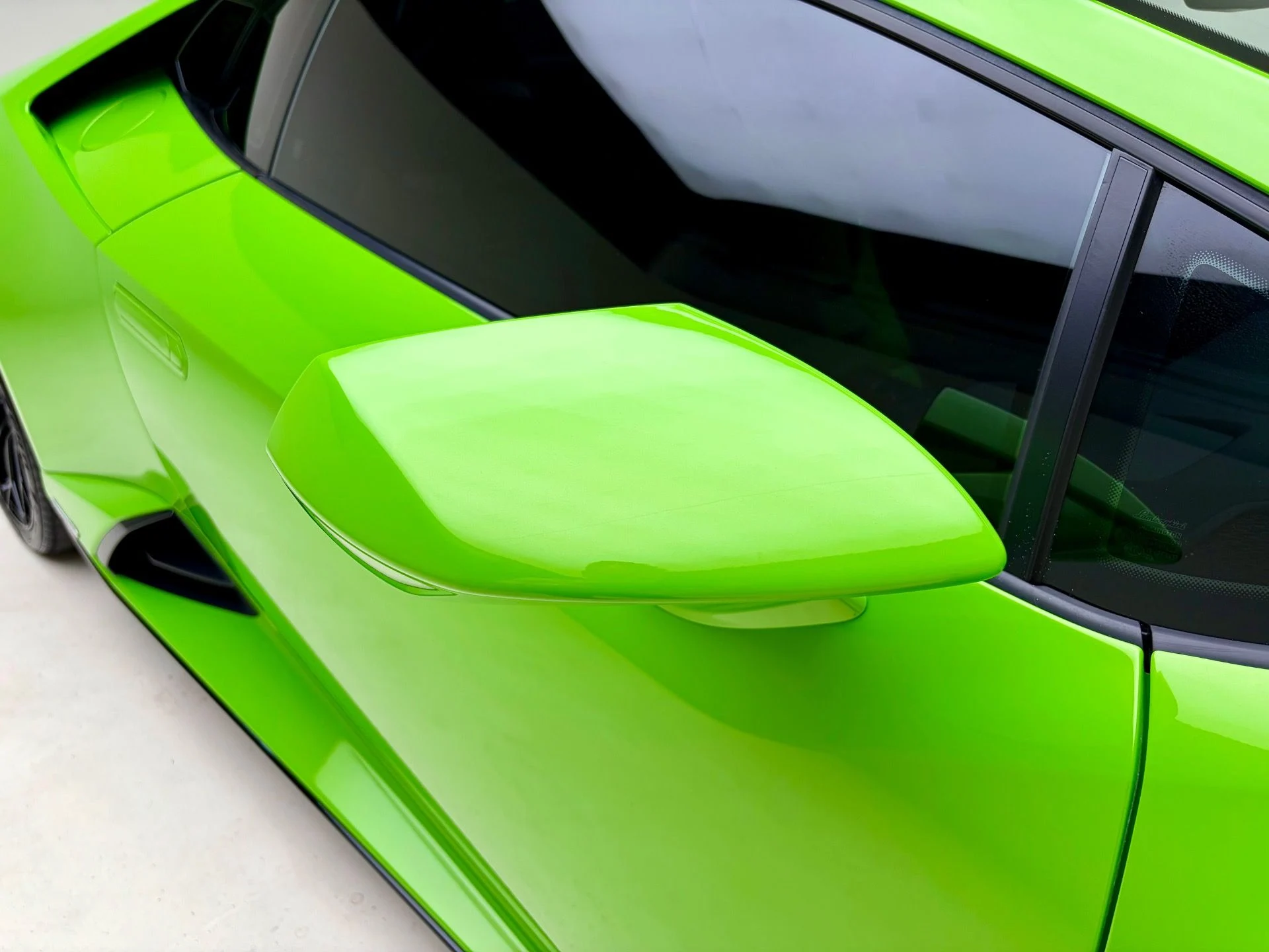 mph006_3355682136_Used_2022_Lamborghini_Huracan_EVO_1777741277_ea13753218
