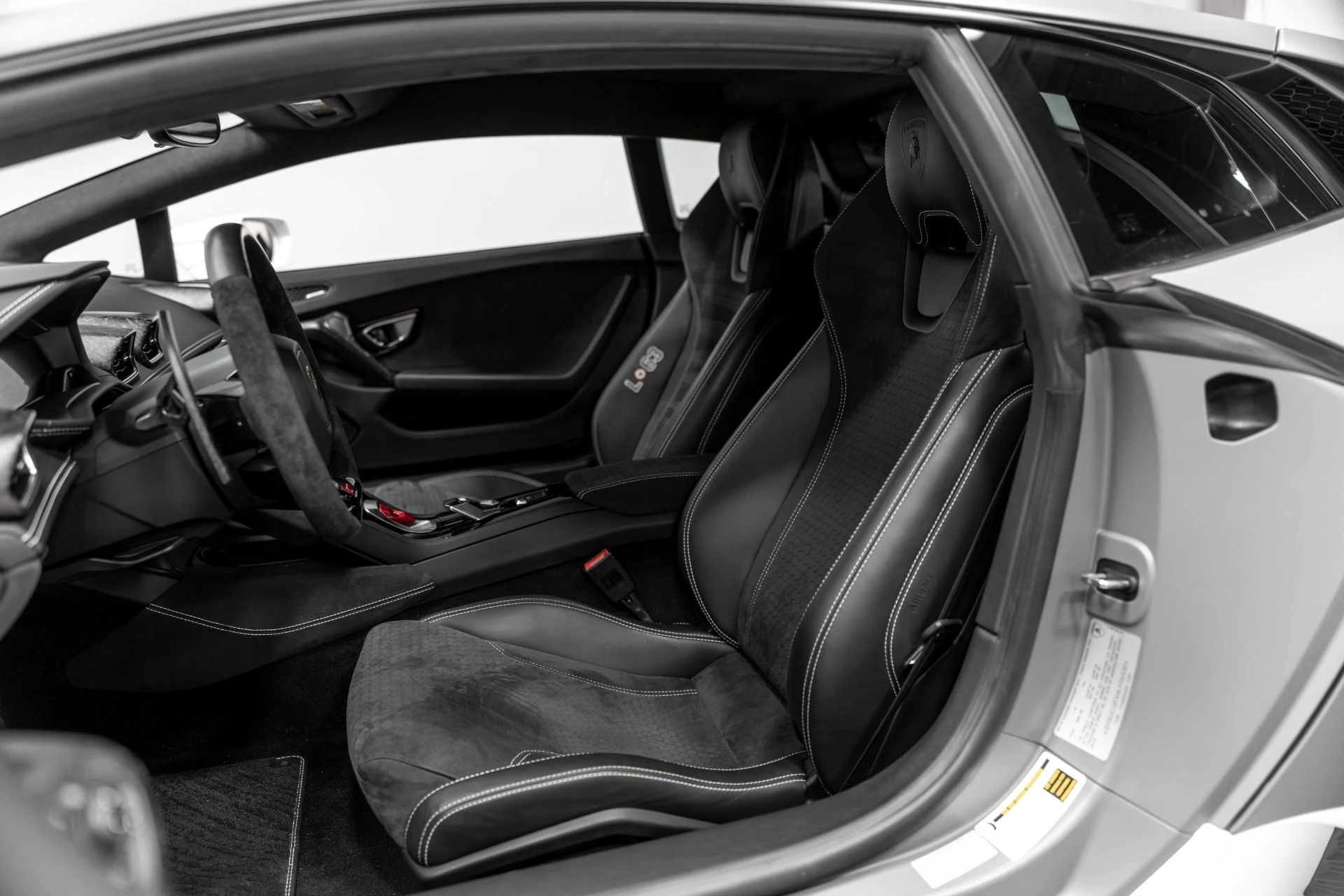 mph006_3358900302_Used_2017_Lamborghini_Huracan_1765410503_e8ccdb828a