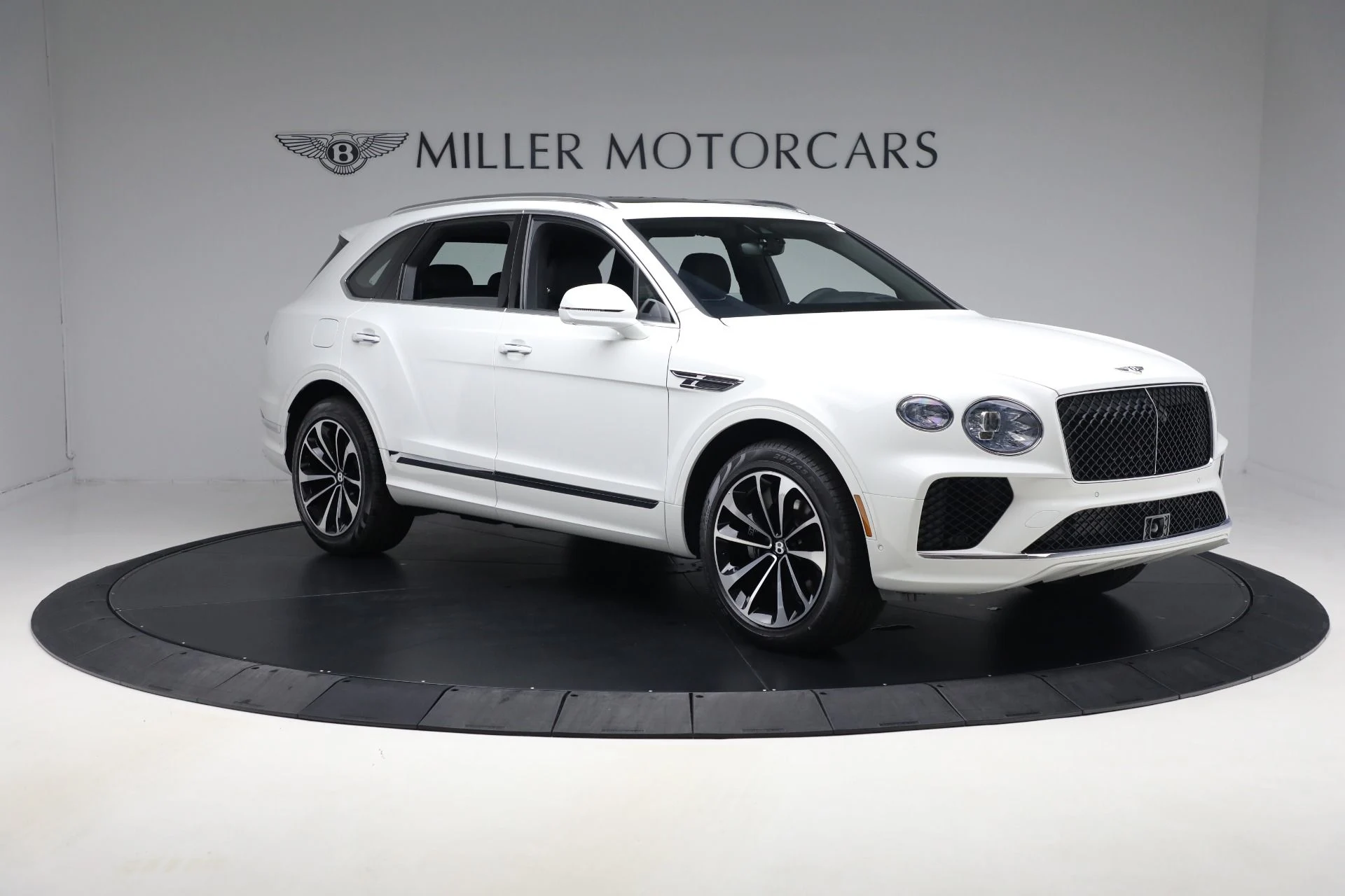 mph006_3378380414_New_2025_Bentley_Bentayga_V8_8e54a4373b